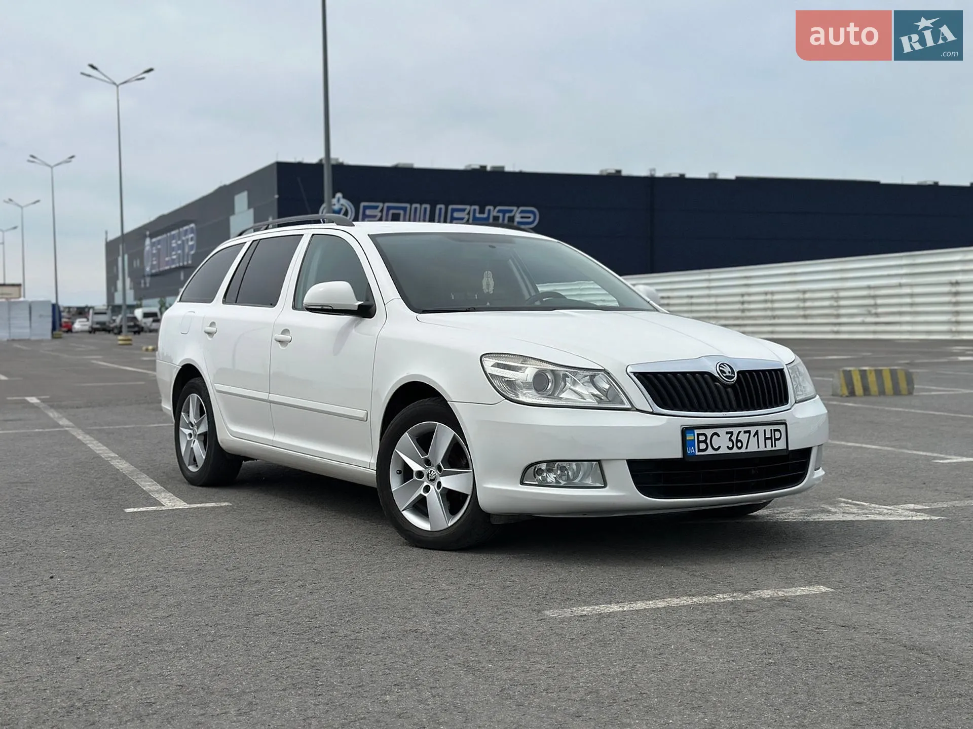 2010 Skoda Octavia - мініатюра 2