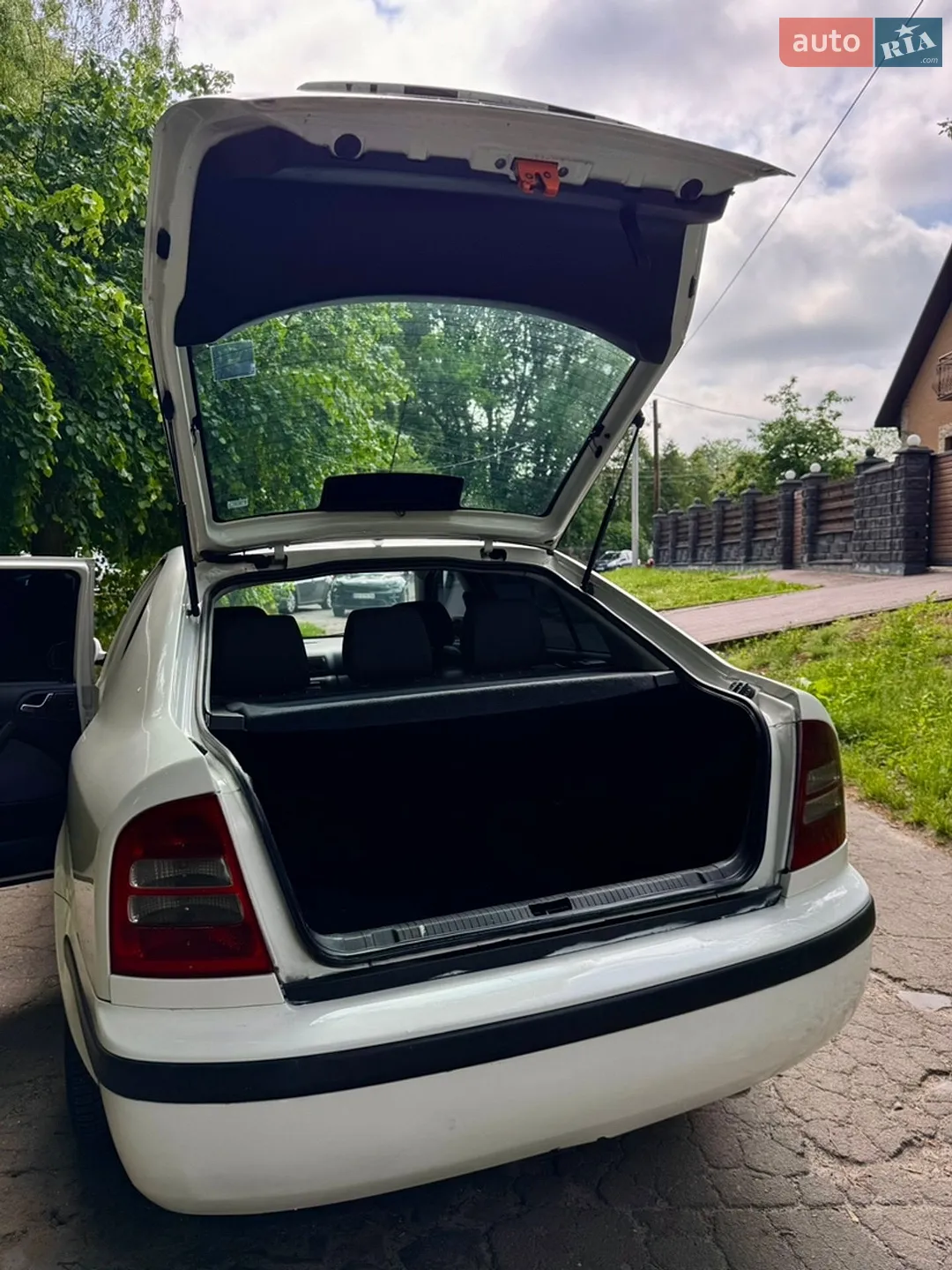 2010 Skoda Octavia - мініатюра 9
