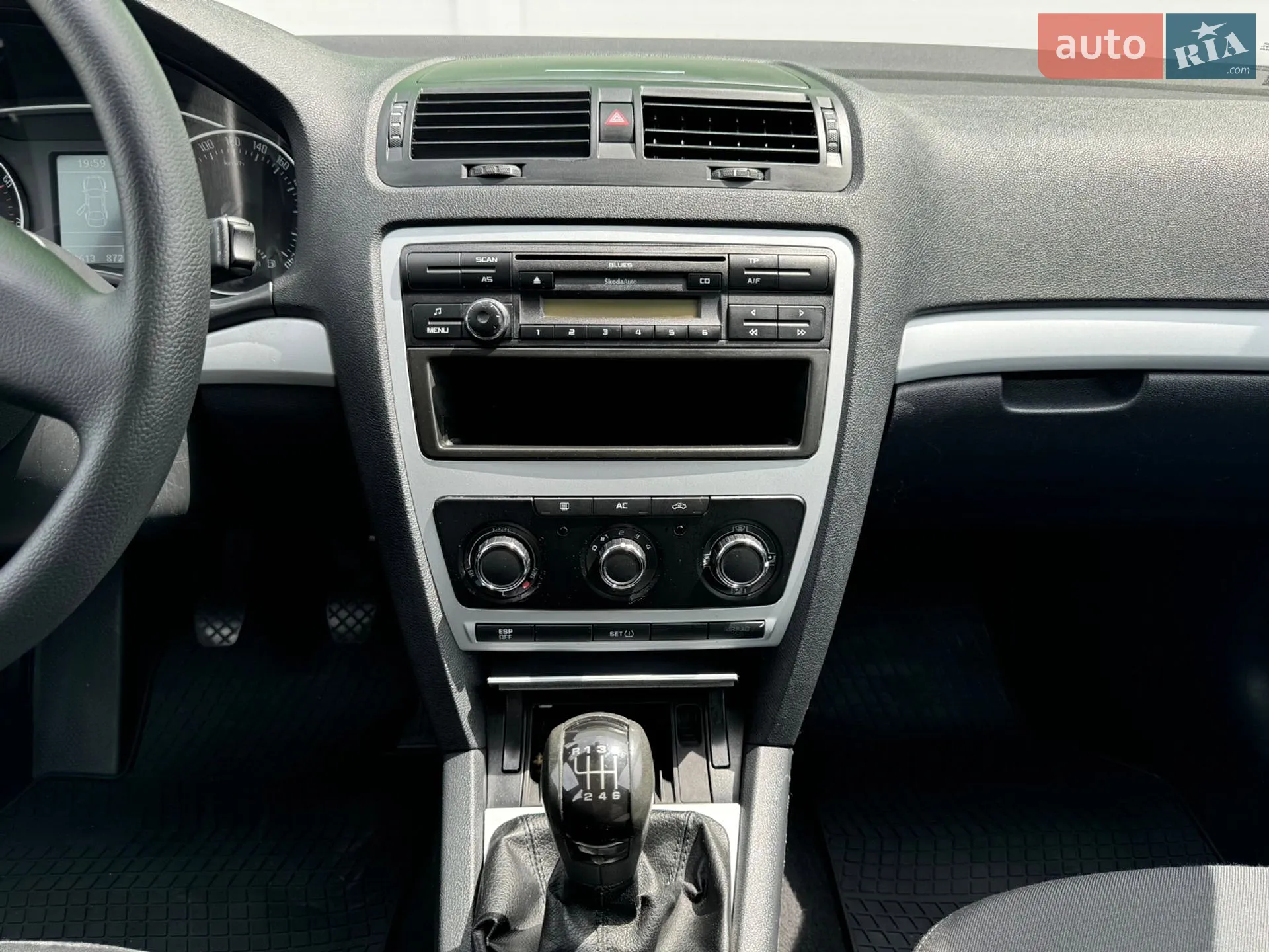 2010 Skoda Octavia - мініатюра 31