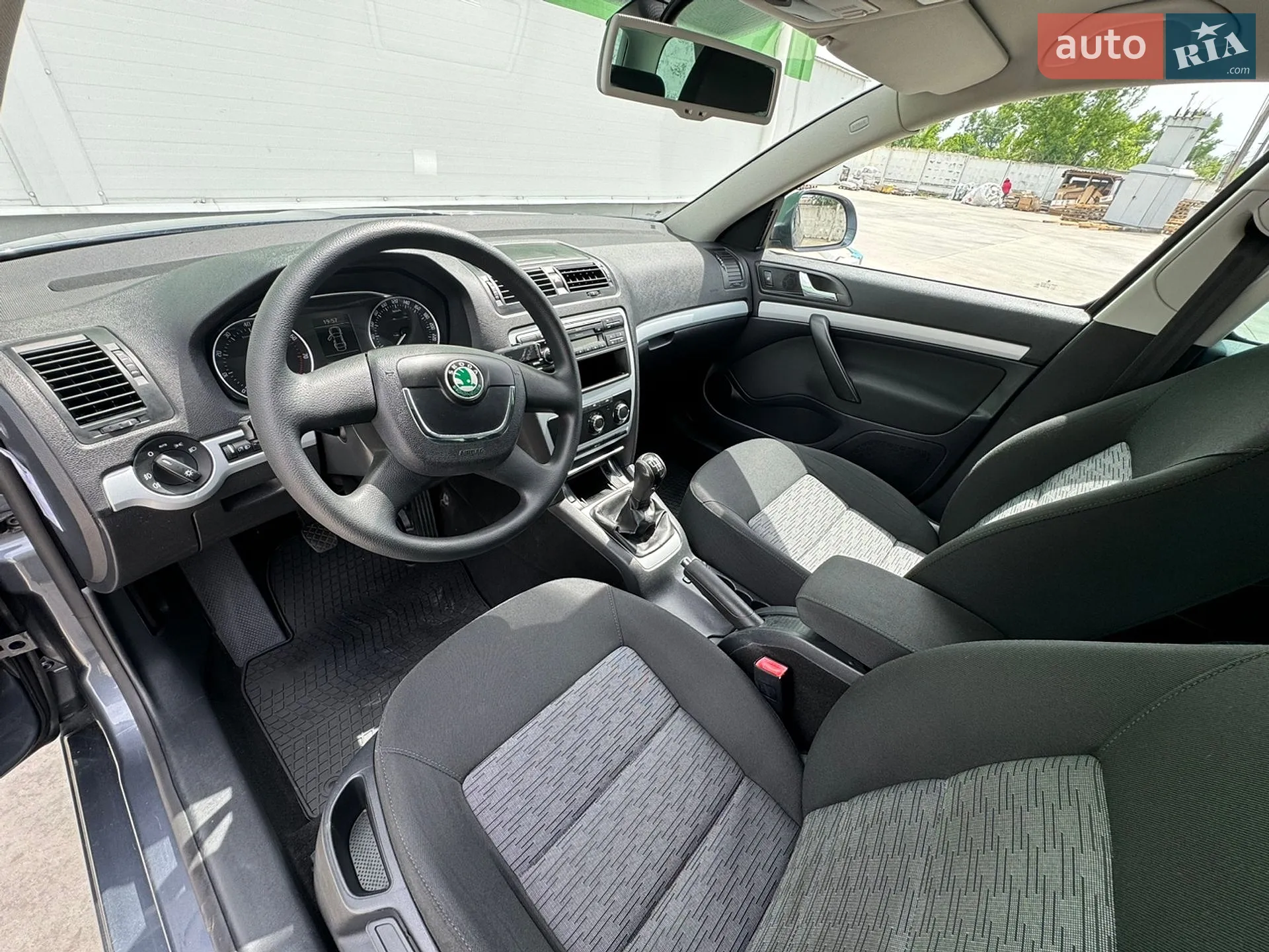 2010 Skoda Octavia - мініатюра 35