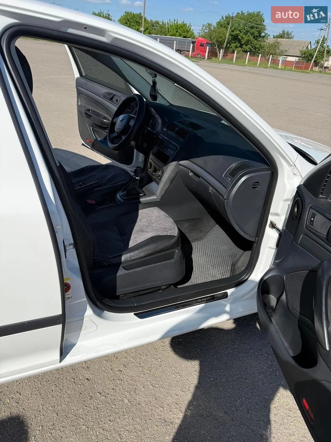 2011 Skoda Octavia - мініатюра 10