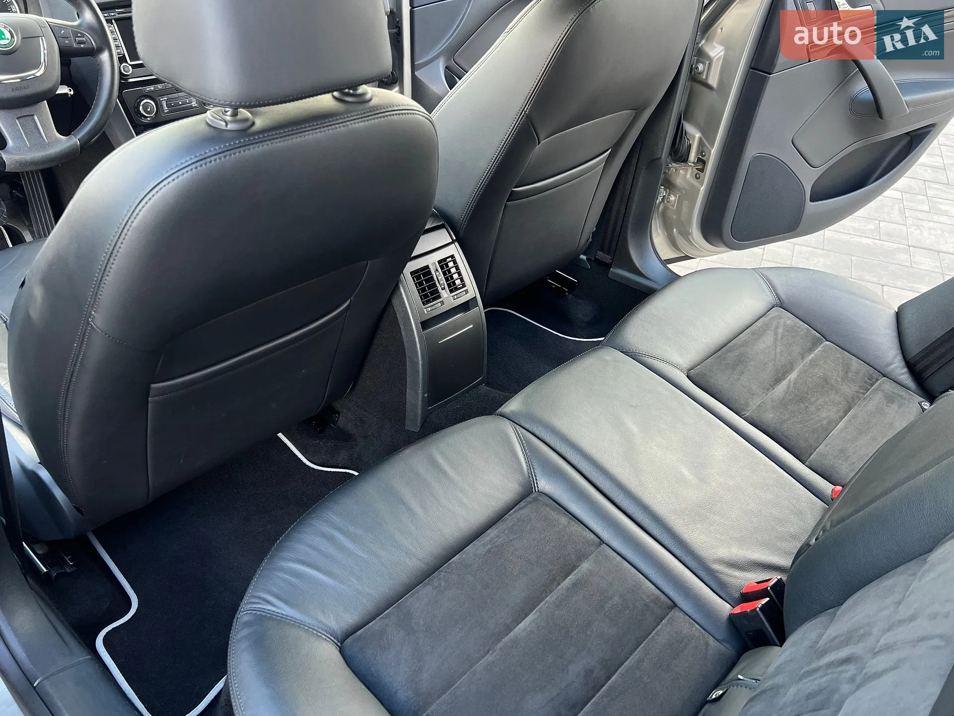 2011 Skoda Octavia - мініатюра 104