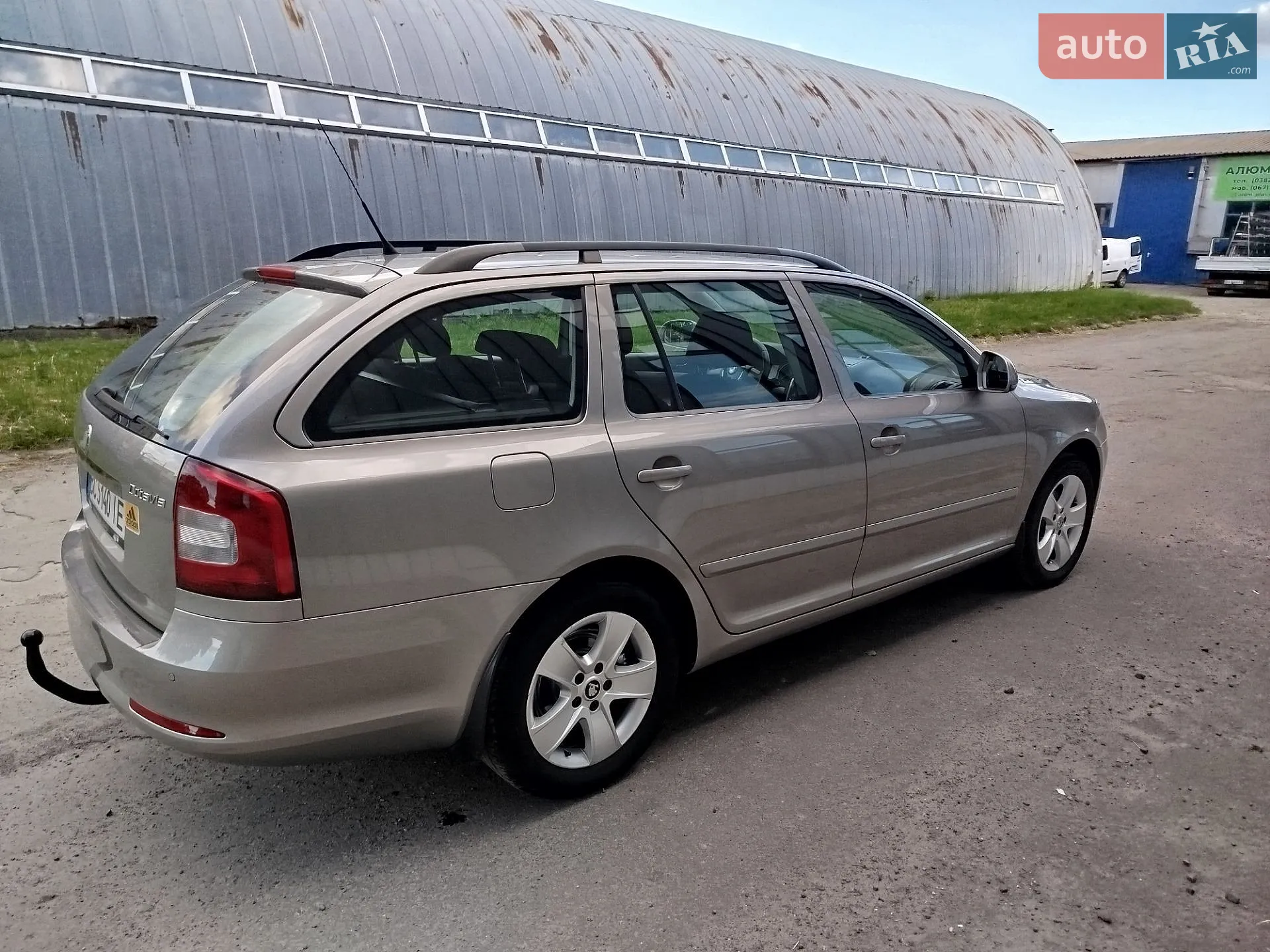 2010 Skoda Octavia - мініатюра 12