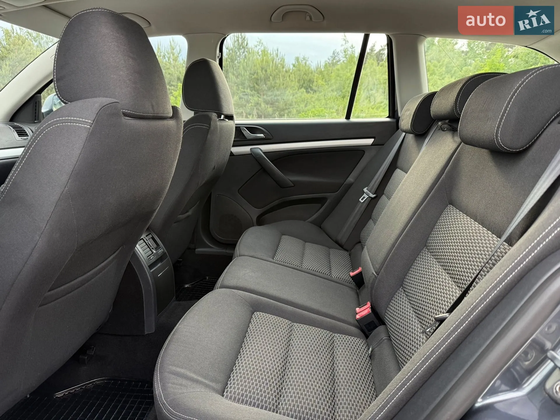 2010 Skoda Octavia - мініатюра 46