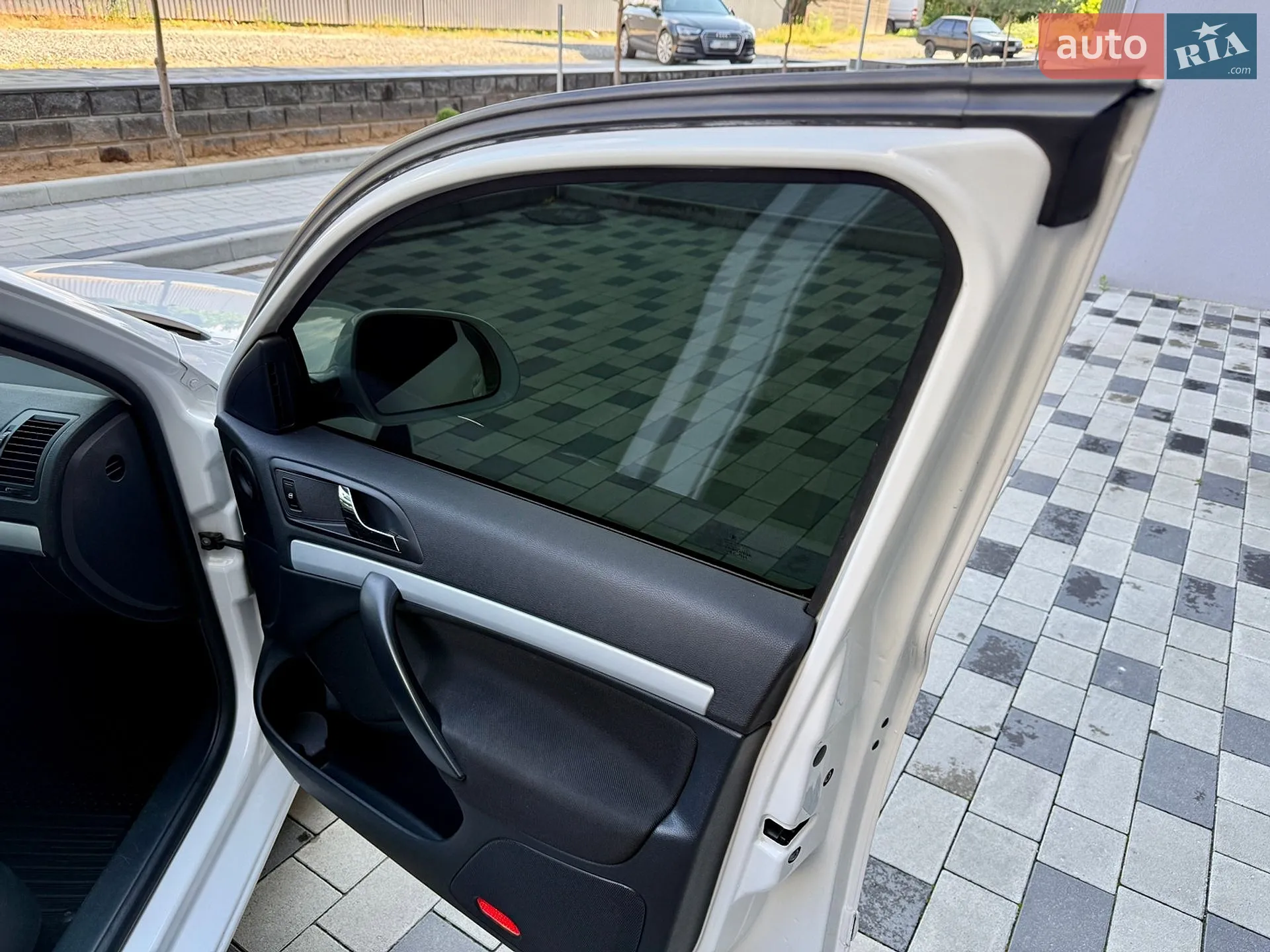 2011 Skoda Octavia - мініатюра 36