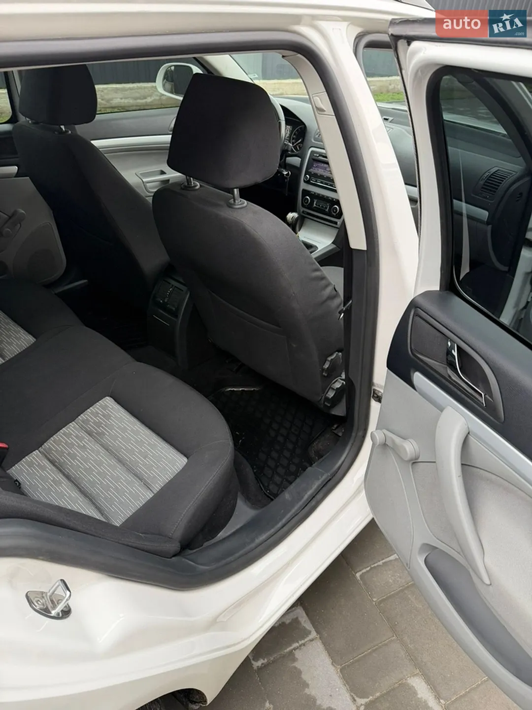 2010 Skoda Octavia - мініатюра 8