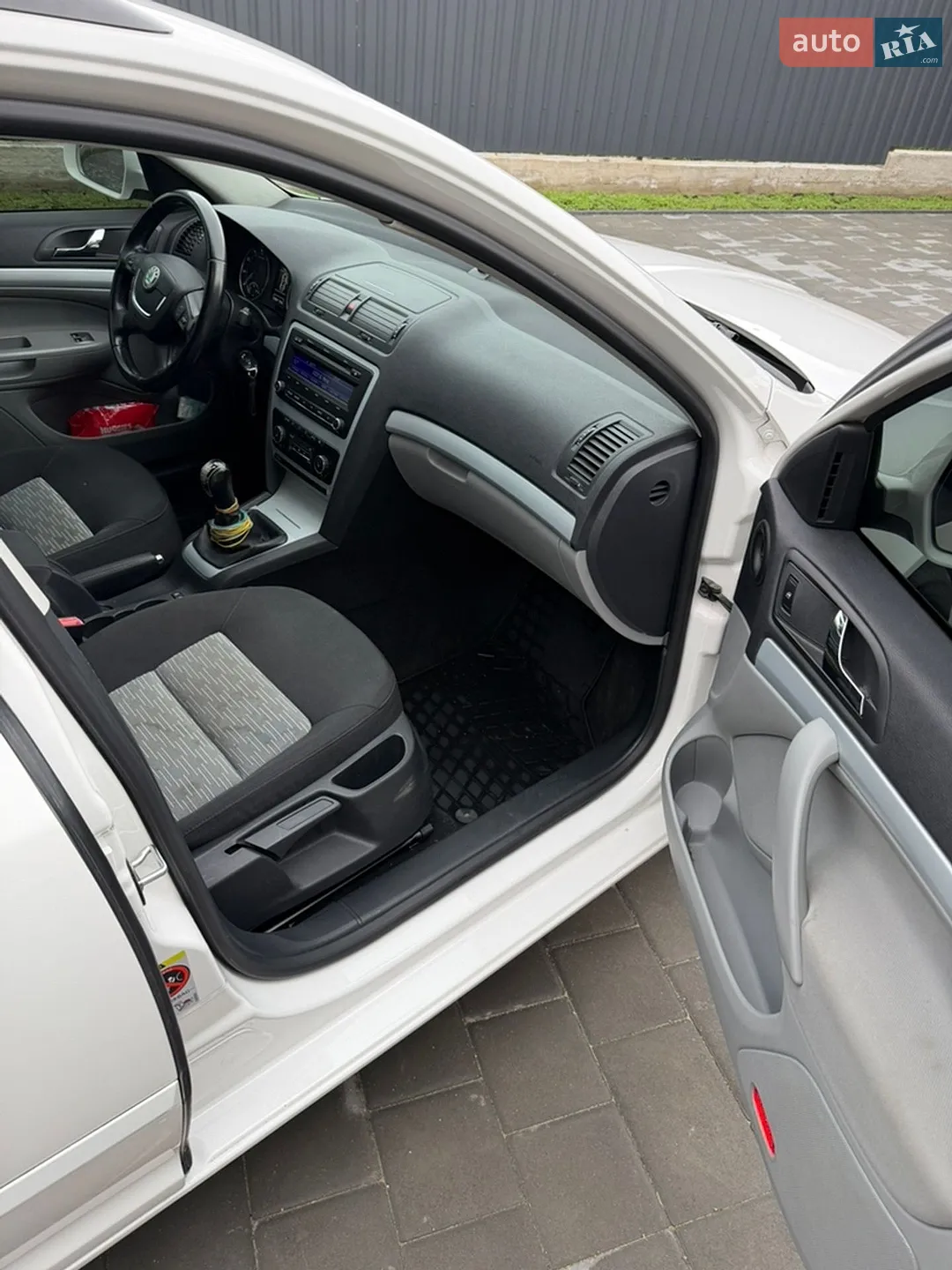 2010 Skoda Octavia - мініатюра 9
