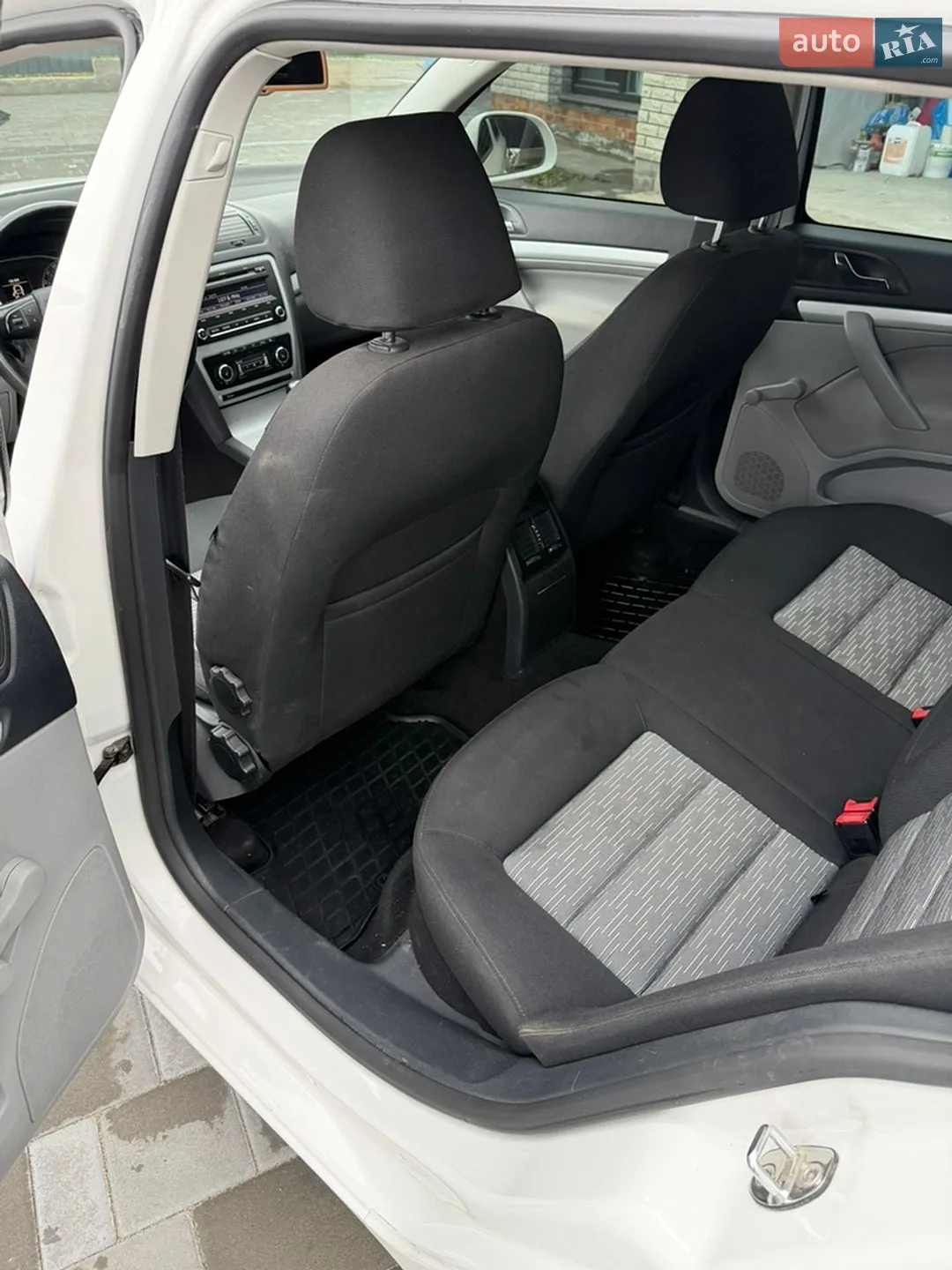 2010 Skoda Octavia - мініатюра 11