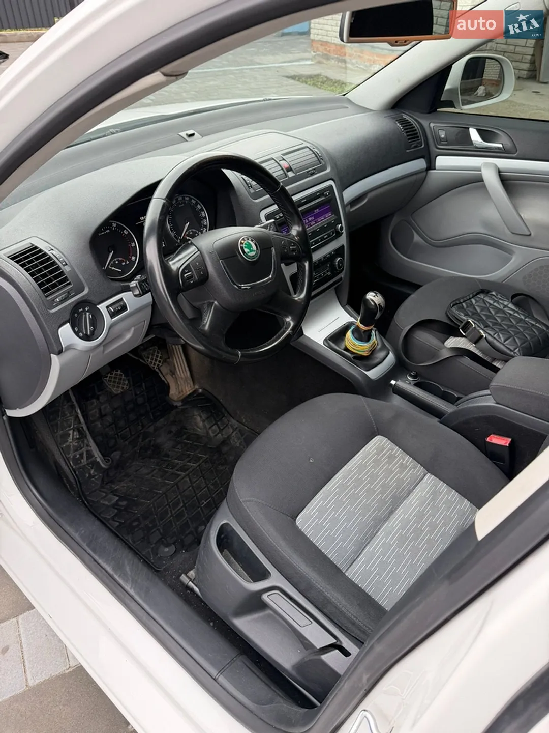 2010 Skoda Octavia - мініатюра 12