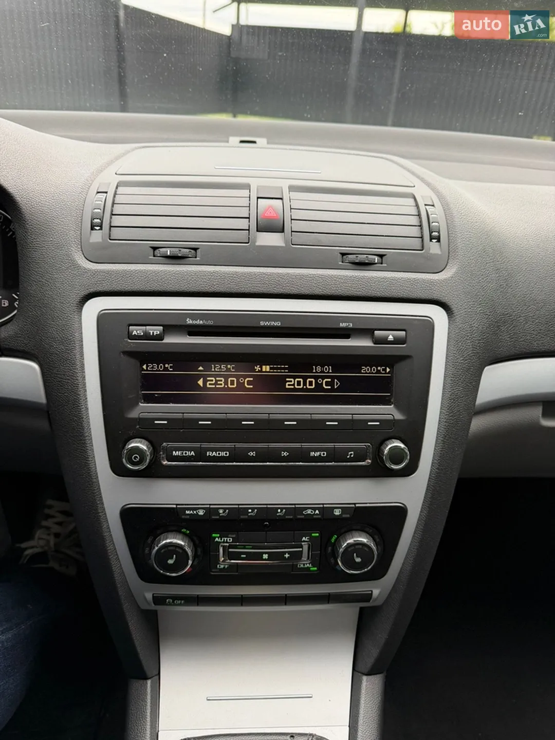 2010 Skoda Octavia - мініатюра 26