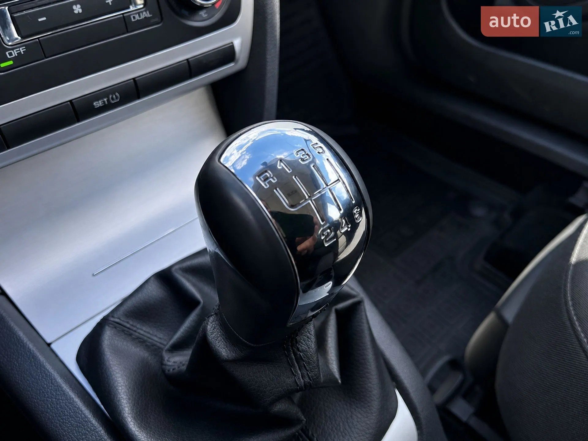 2010 Skoda Octavia - мініатюра 23
