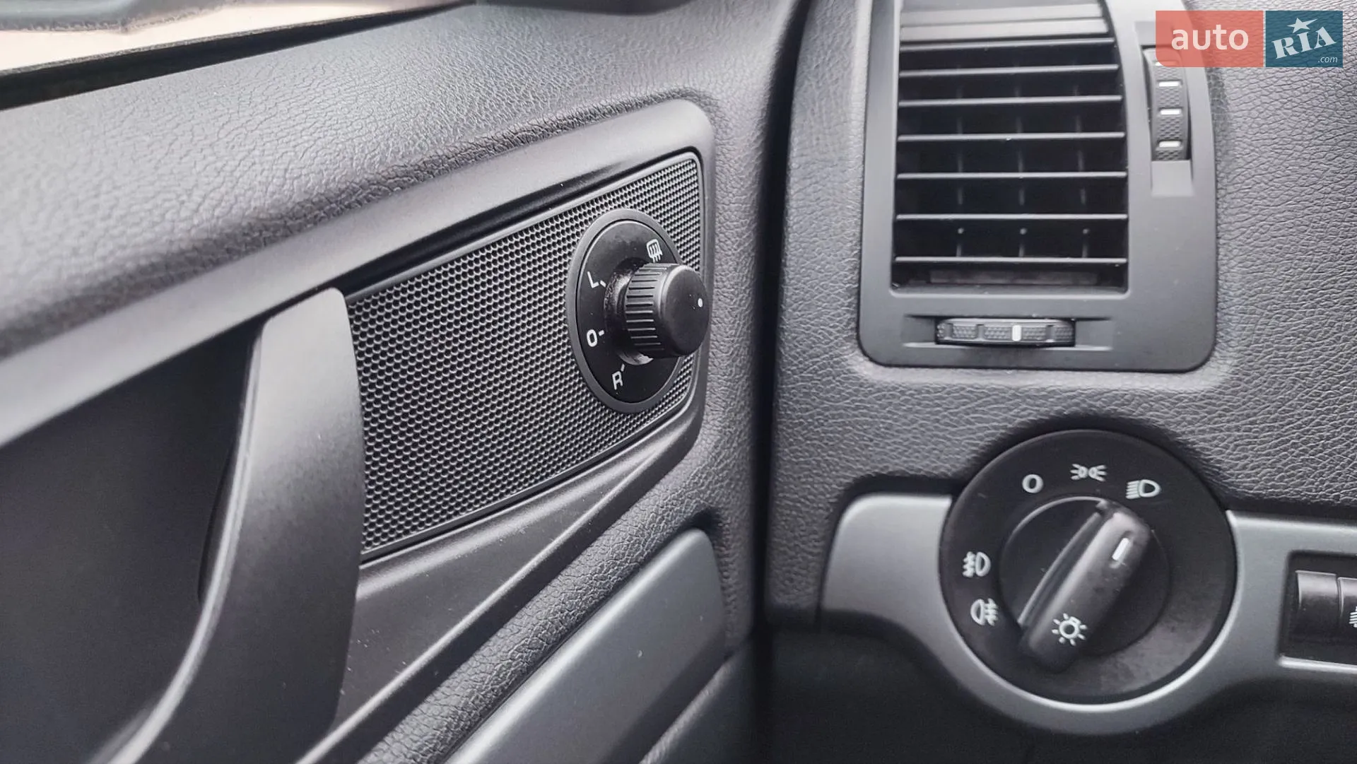 2011 Skoda Octavia - мініатюра 92