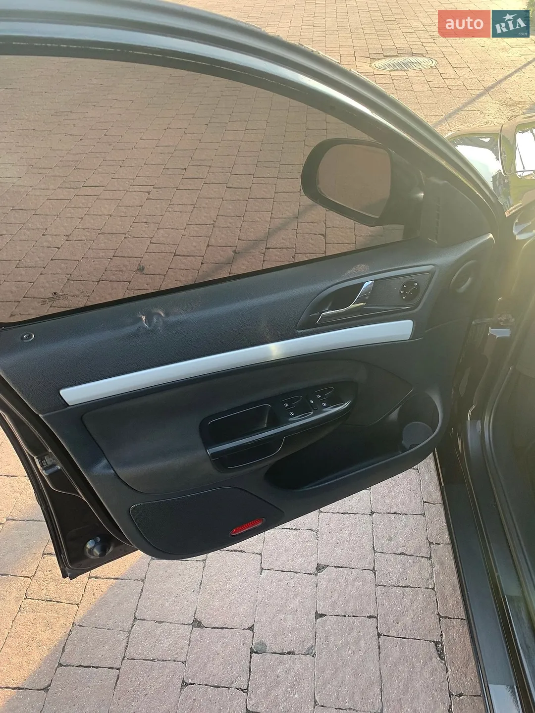 2010 Skoda Octavia - мініатюра 14
