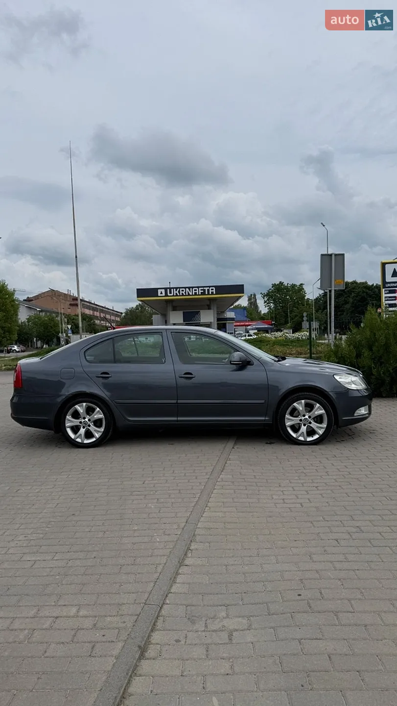 2010 Skoda Octavia - мініатюра 2