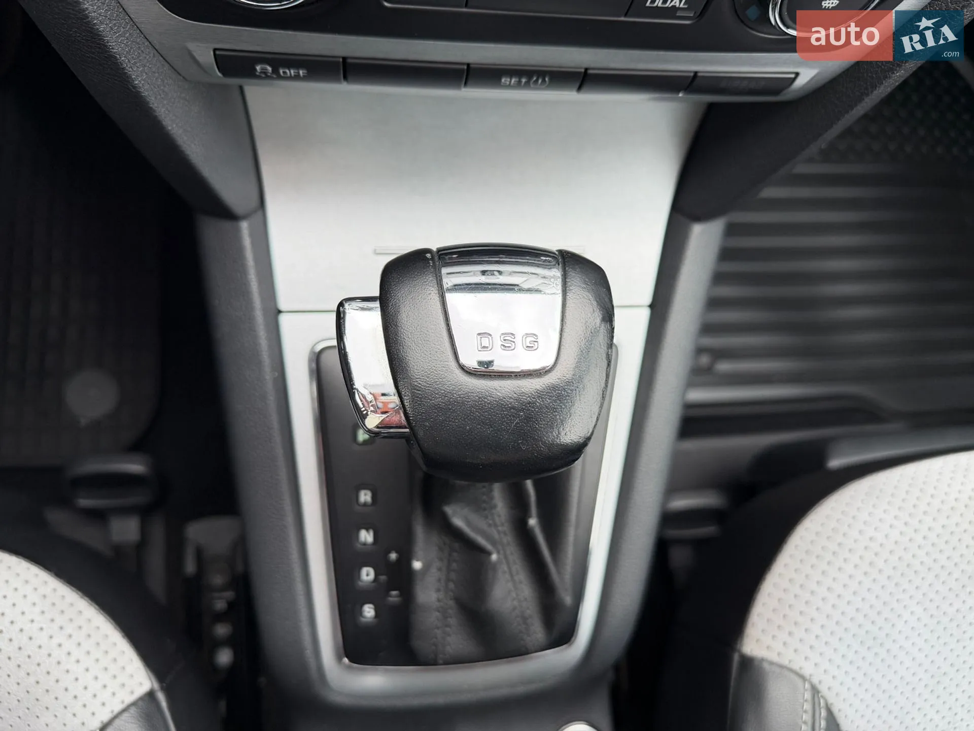 2010 Skoda Octavia - мініатюра 69