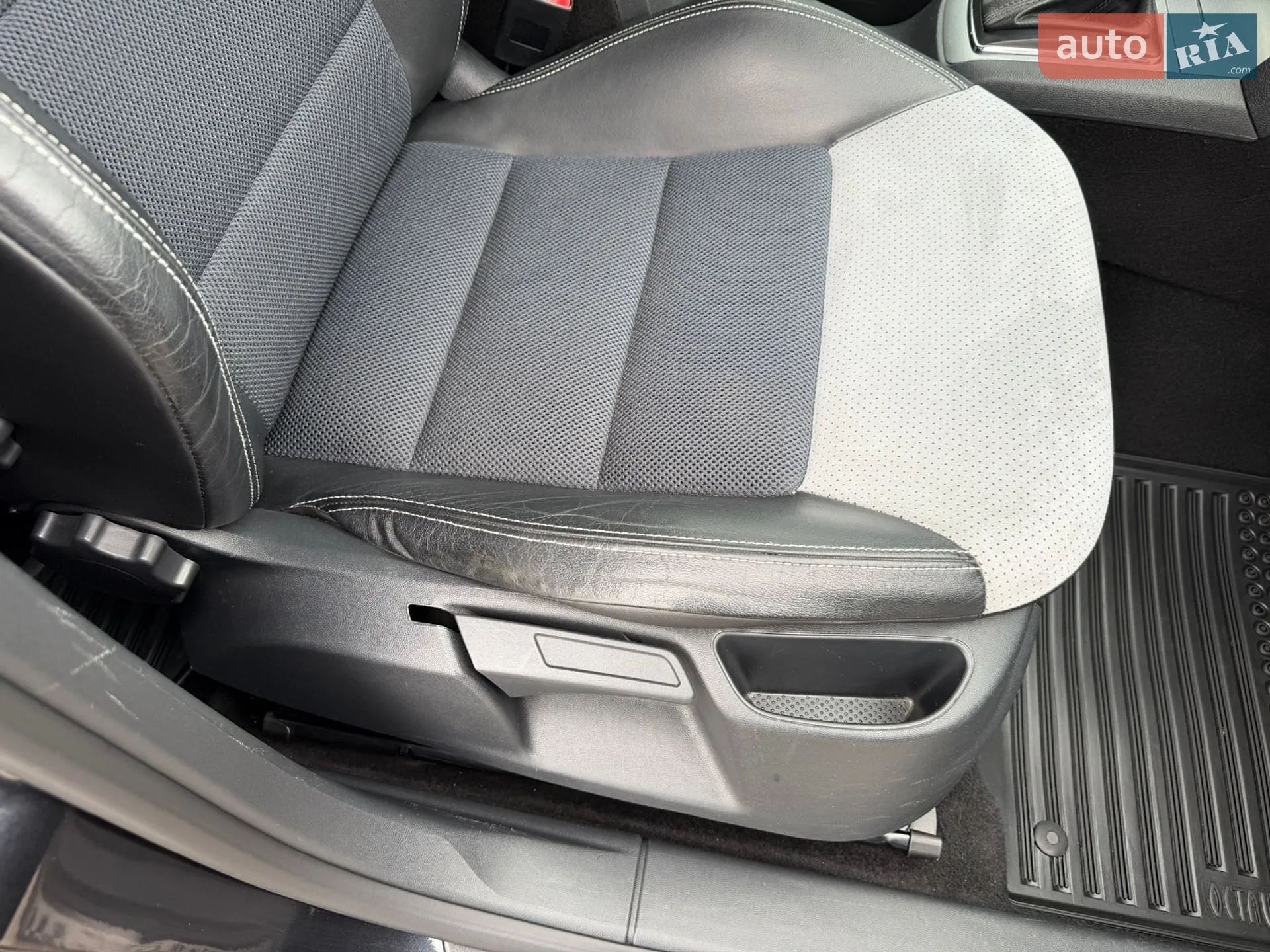 2010 Skoda Octavia - мініатюра 78