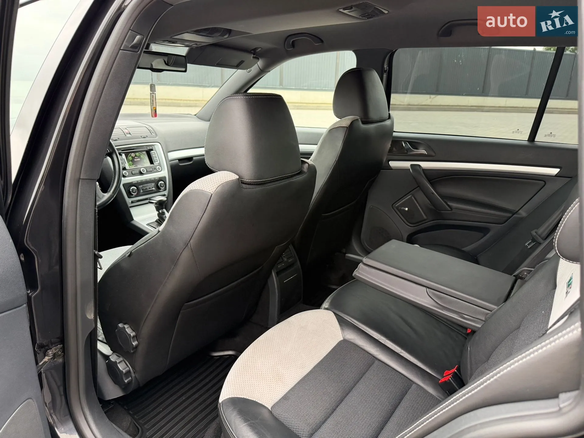 2010 Skoda Octavia - мініатюра 91