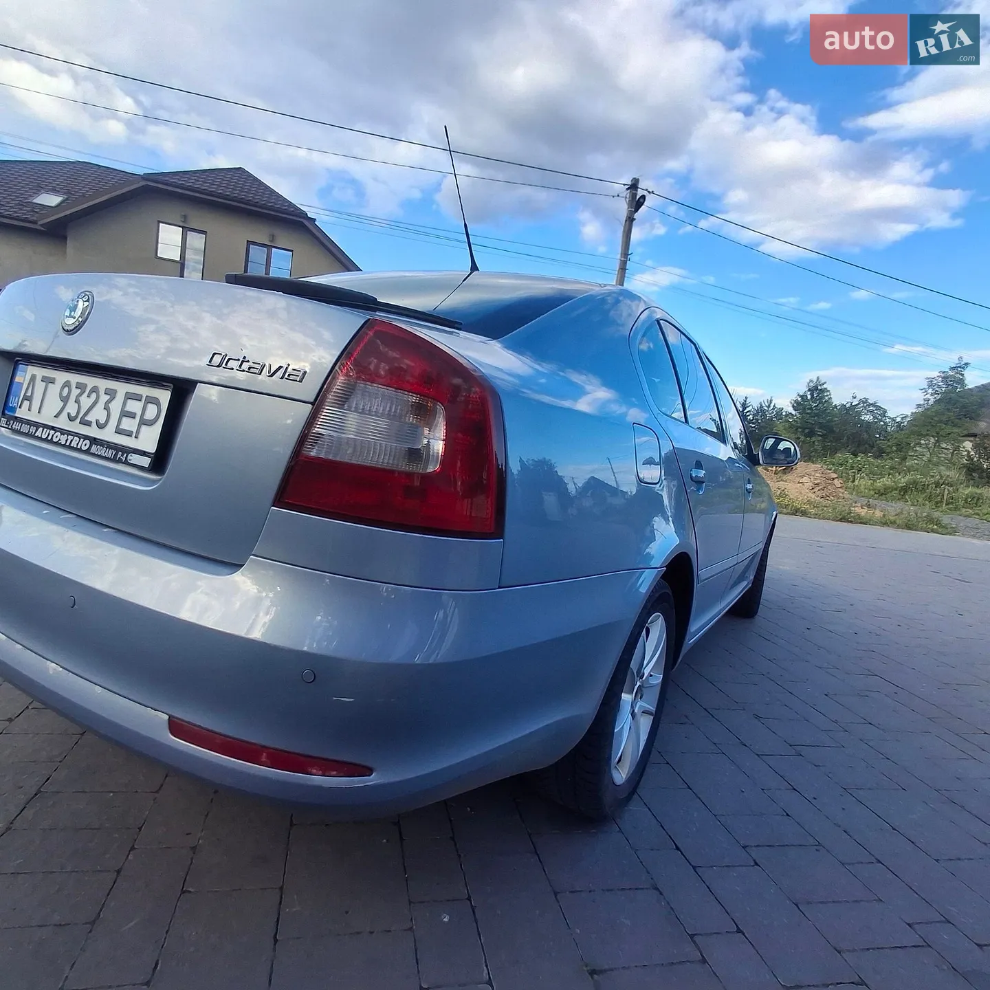 2010 Skoda Octavia - мініатюра 2