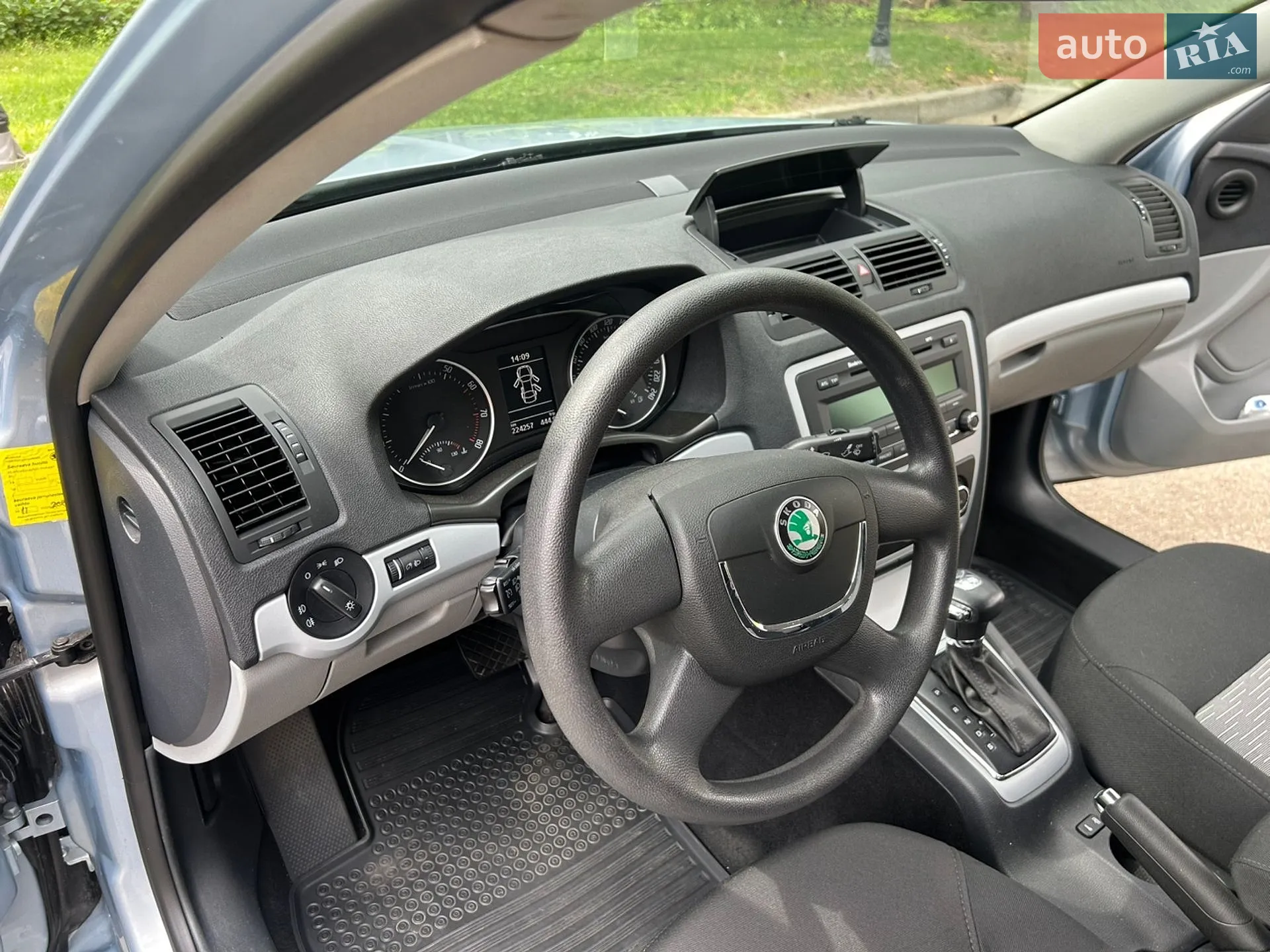 2010 Skoda Octavia - мініатюра 16