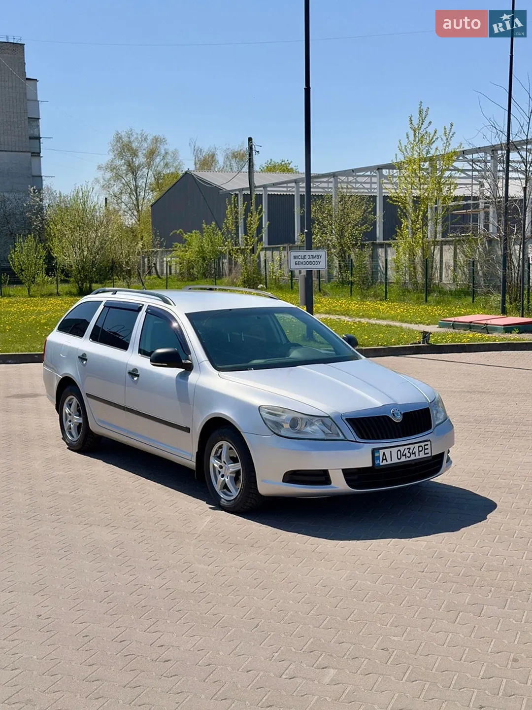 2010 Skoda Octavia - мініатюра 2
