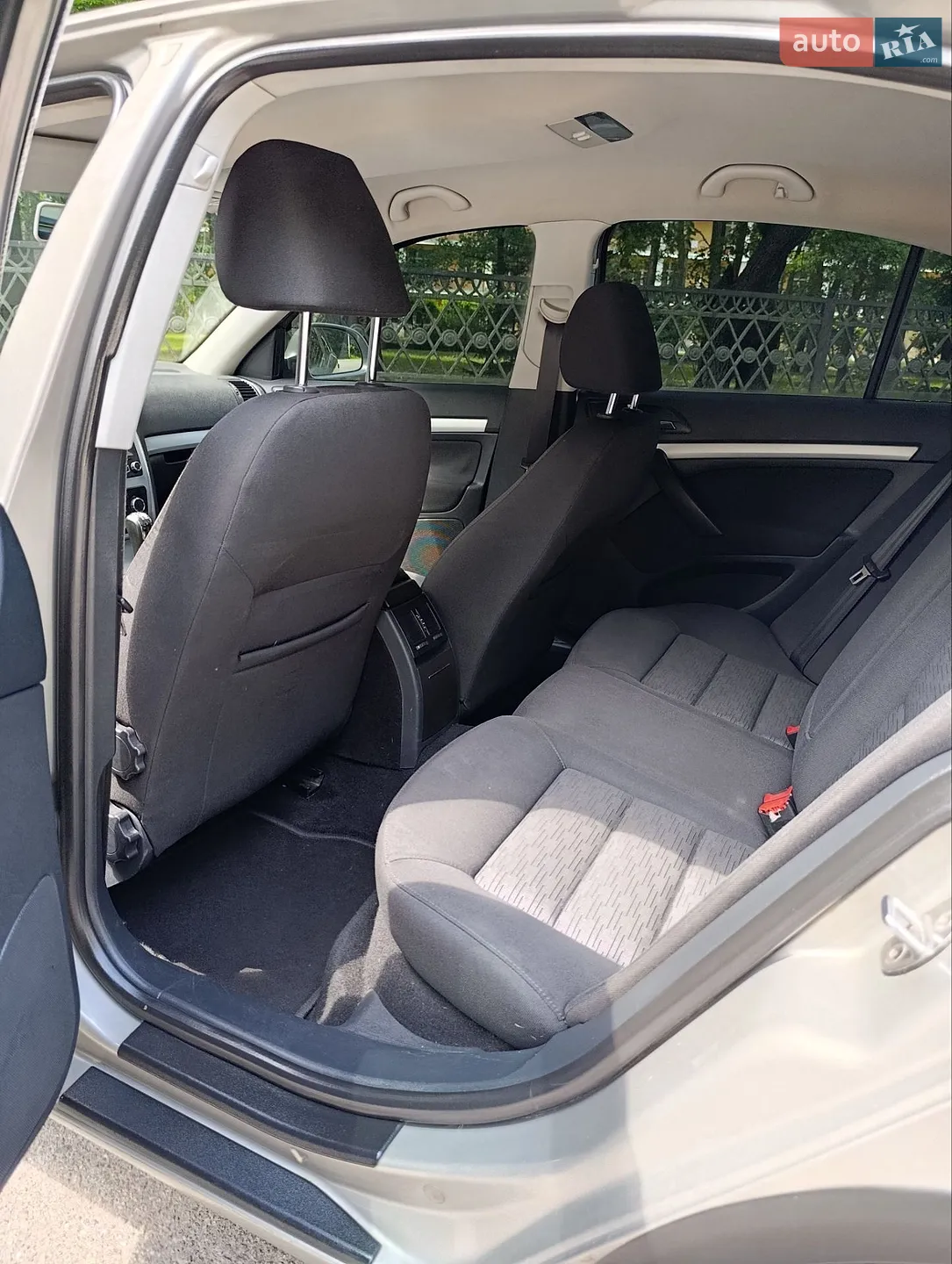 2010 Skoda Octavia - мініатюра 13