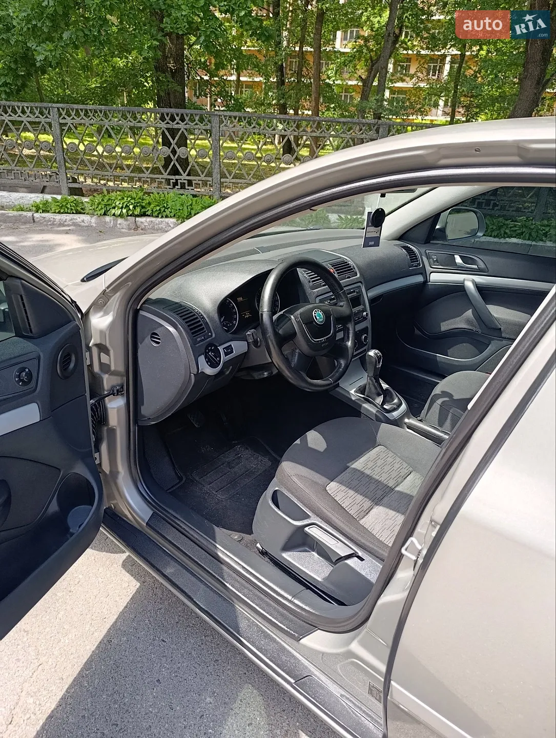 2010 Skoda Octavia - мініатюра 11