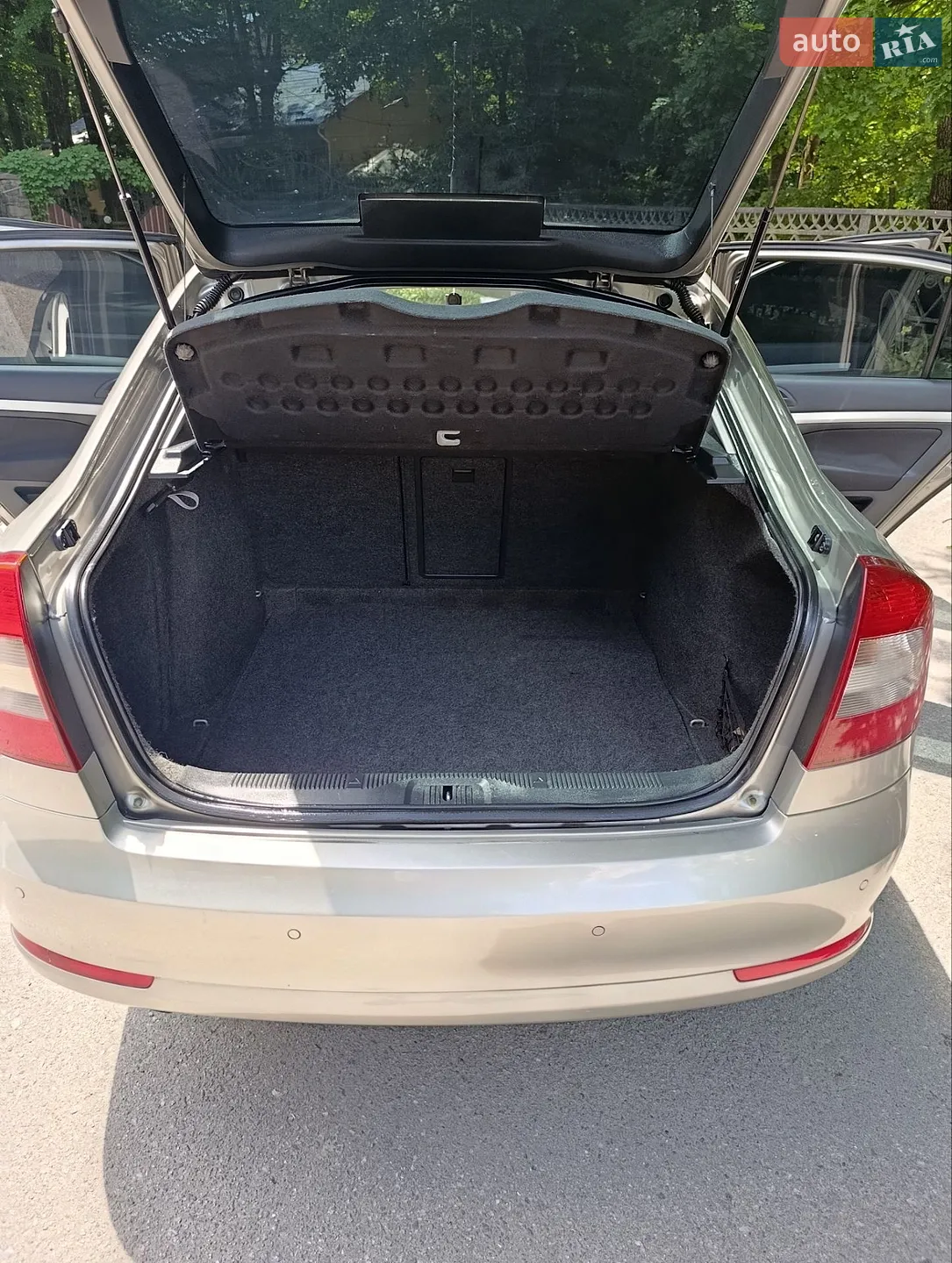 2010 Skoda Octavia - мініатюра 21