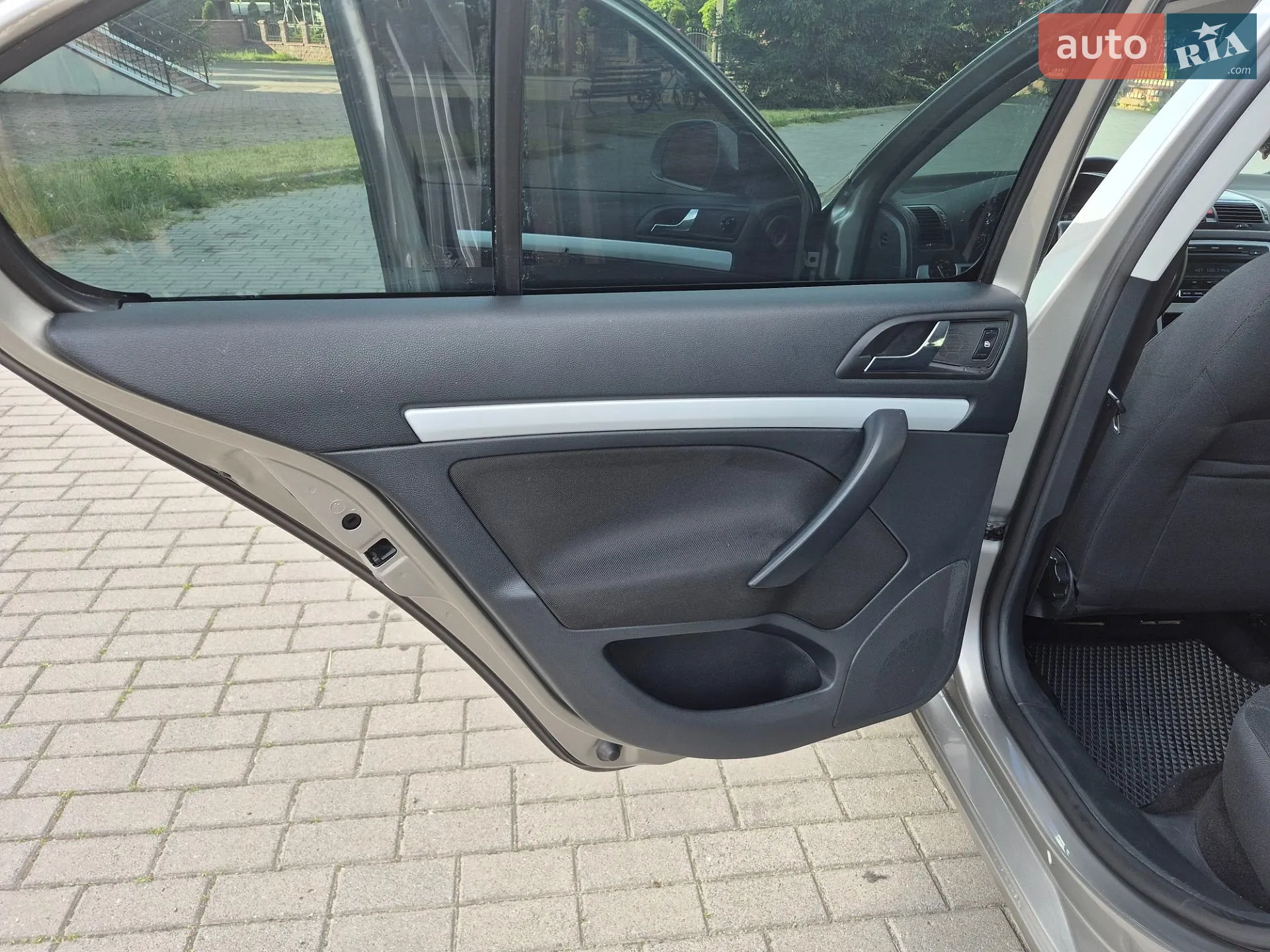 2010 Skoda Octavia - мініатюра 21
