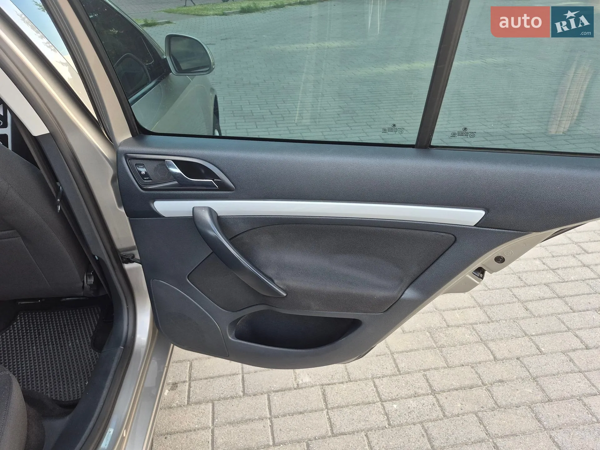 2010 Skoda Octavia - мініатюра 24