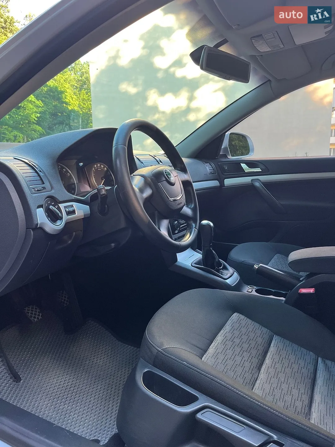 2010 Skoda Octavia - мініатюра 10