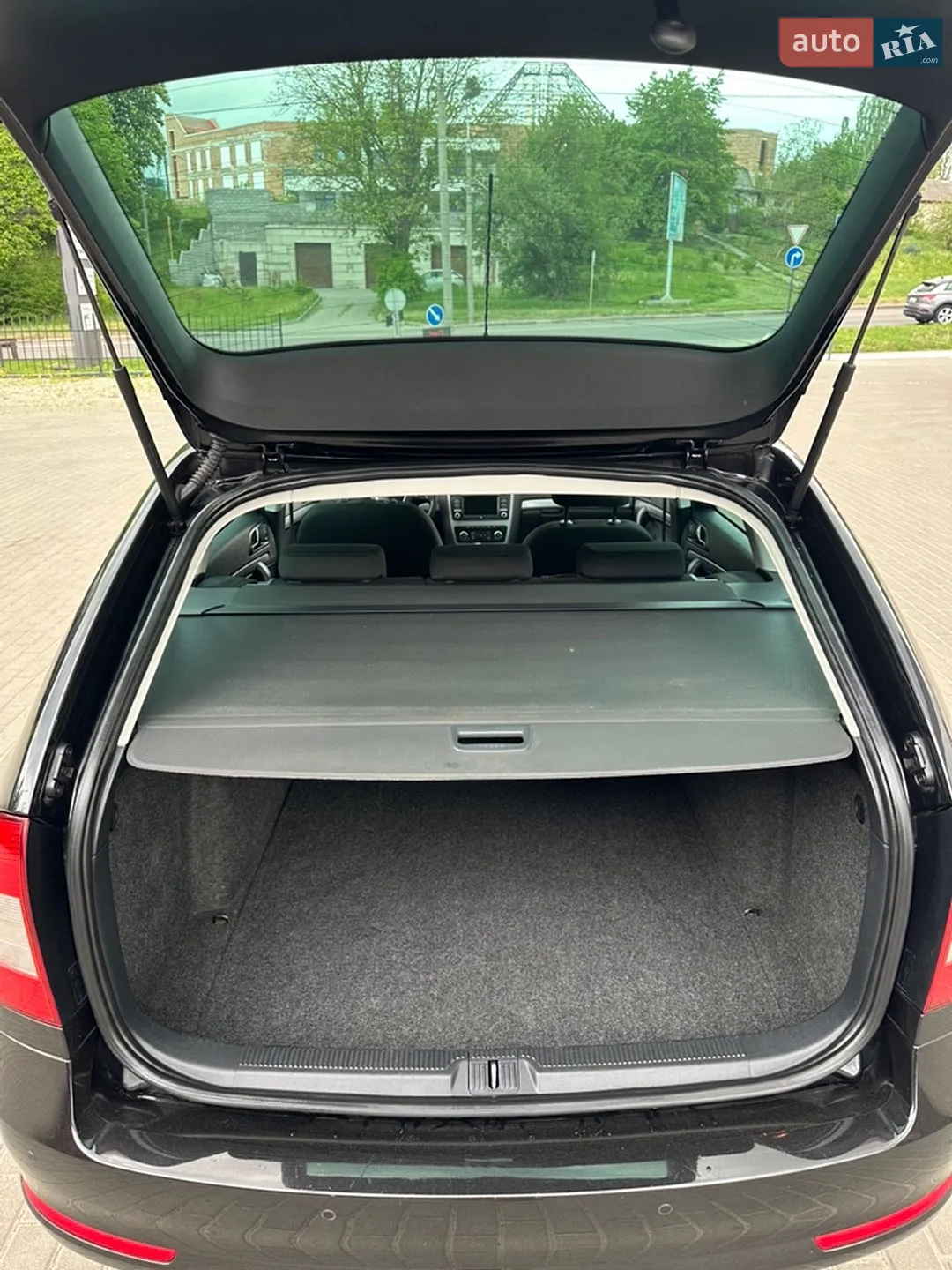 2010 Skoda Octavia - мініатюра 12