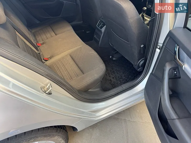 Skoda Octavia 2018 VIN TMBJG7NE2J0341060 фото оголошення 9 з 38