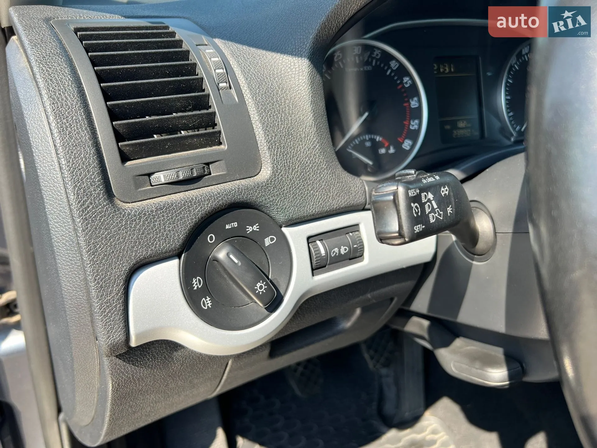 2010 Skoda Octavia - мініатюра 10