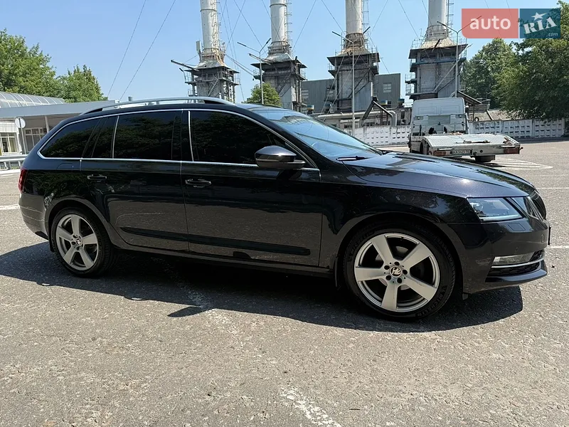 Skoda Octavia 2018 VIN TMBJJ7NE5K0063385 фото оголошення 5 з 89
