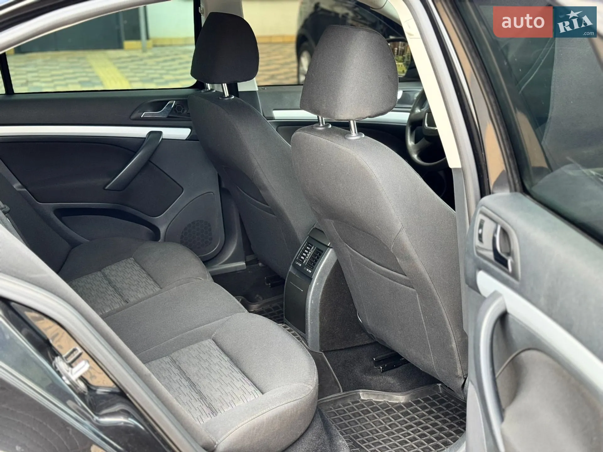 2011 Skoda Octavia - мініатюра 38