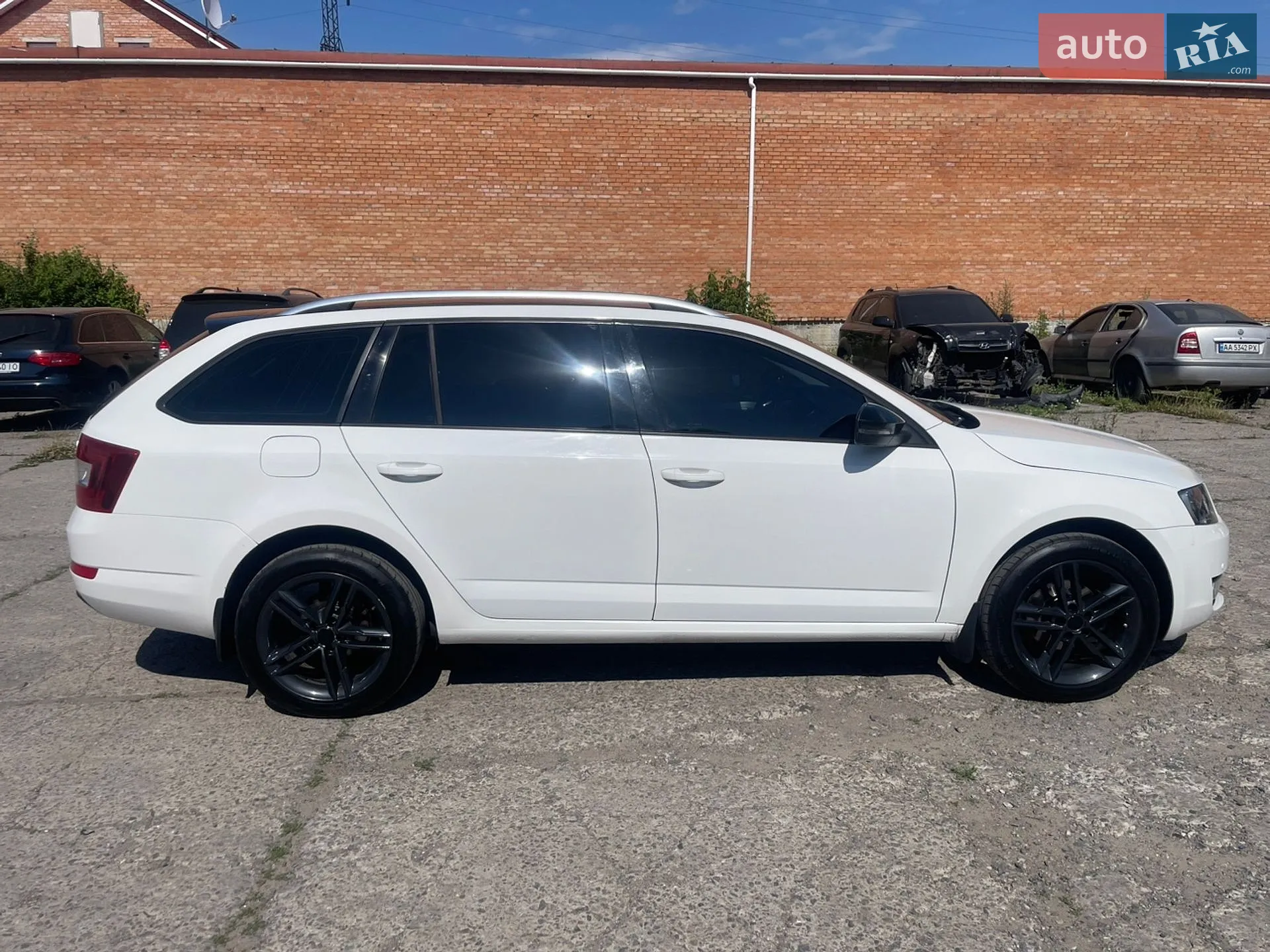 Skoda Octavia 2014 VIN TMBJG7NE8E0156002 фото оголошення 8 з 22