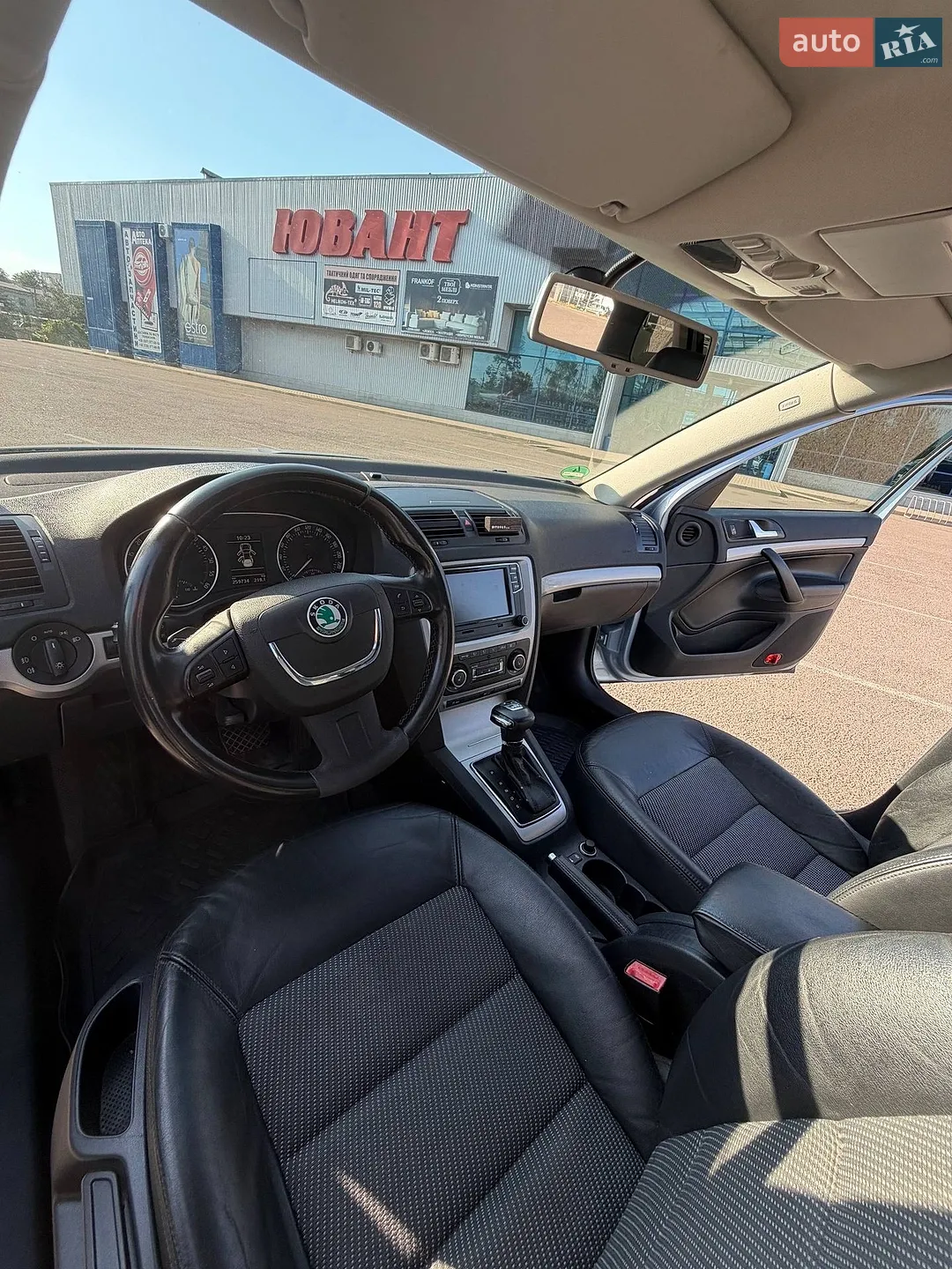 2011 Skoda Octavia - мініатюра 12
