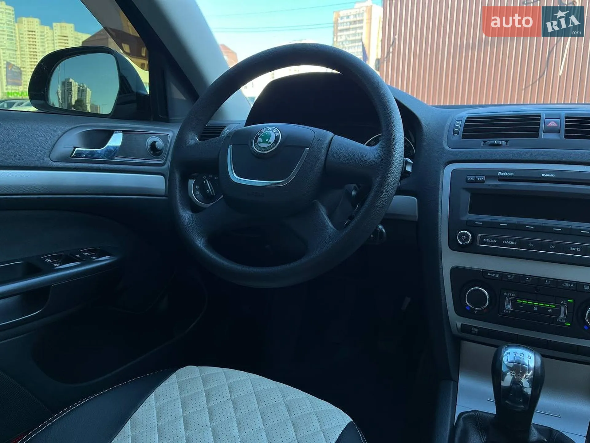 2010 Skoda Octavia - мініатюра 14