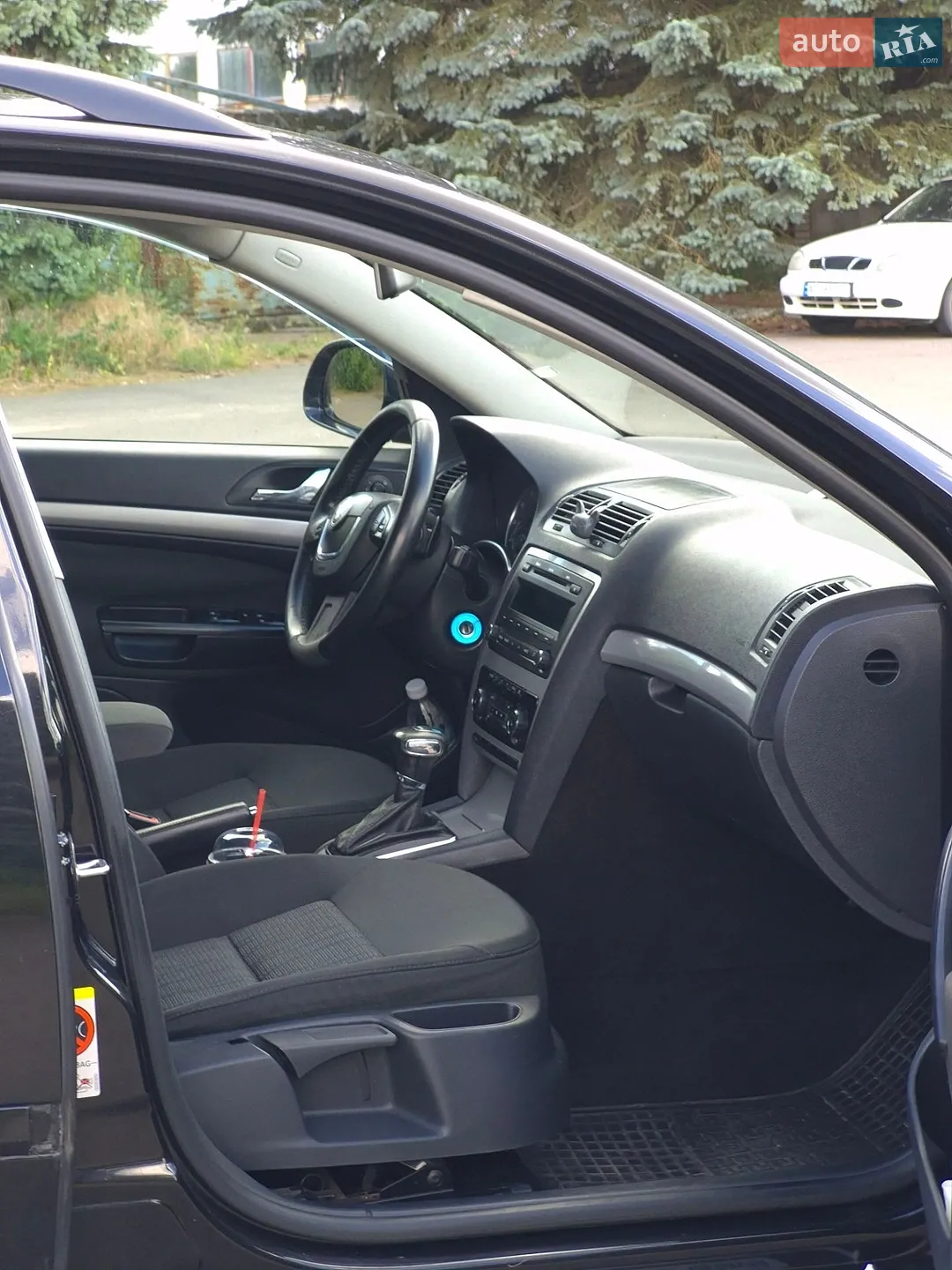 2010 Skoda Octavia - мініатюра 13