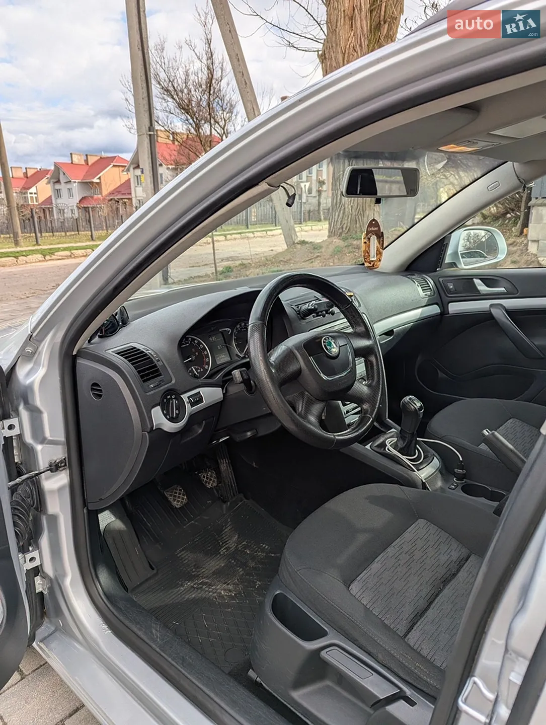 2010 Skoda Octavia - мініатюра 18
