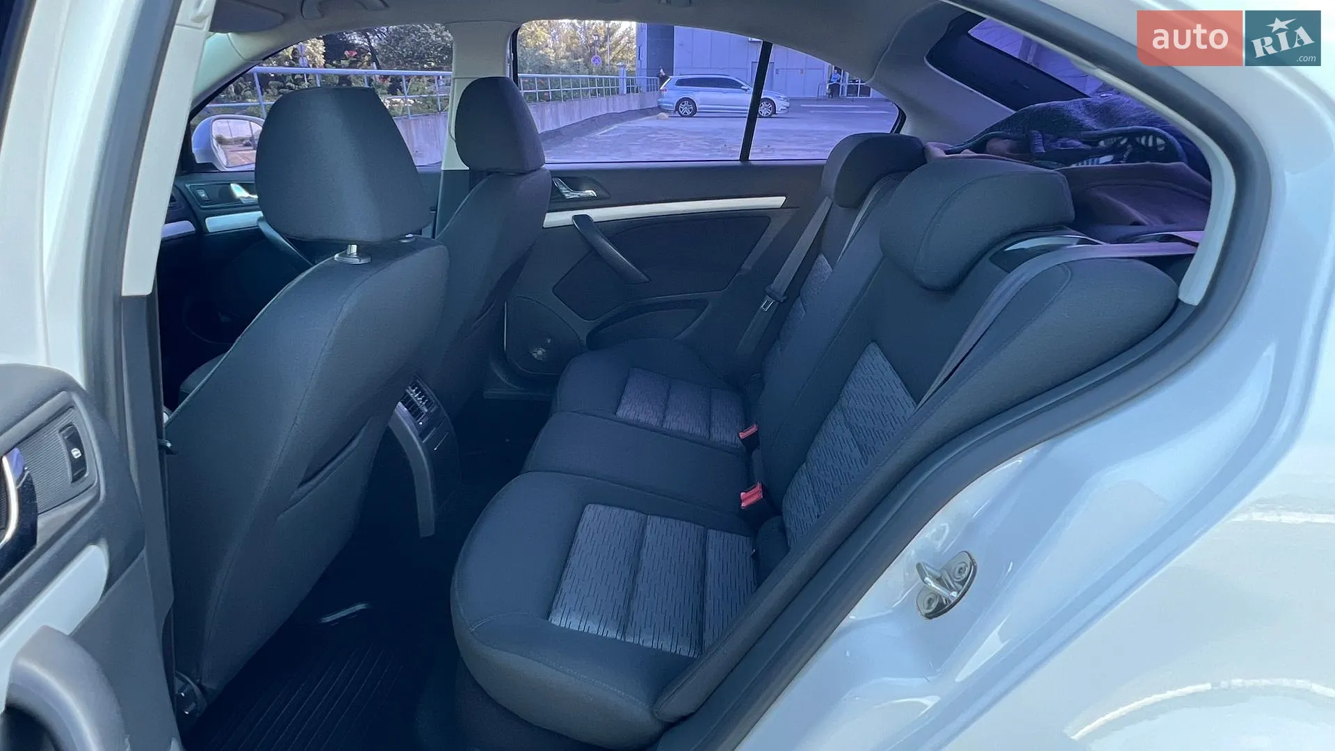 2011 Skoda Octavia - мініатюра 38