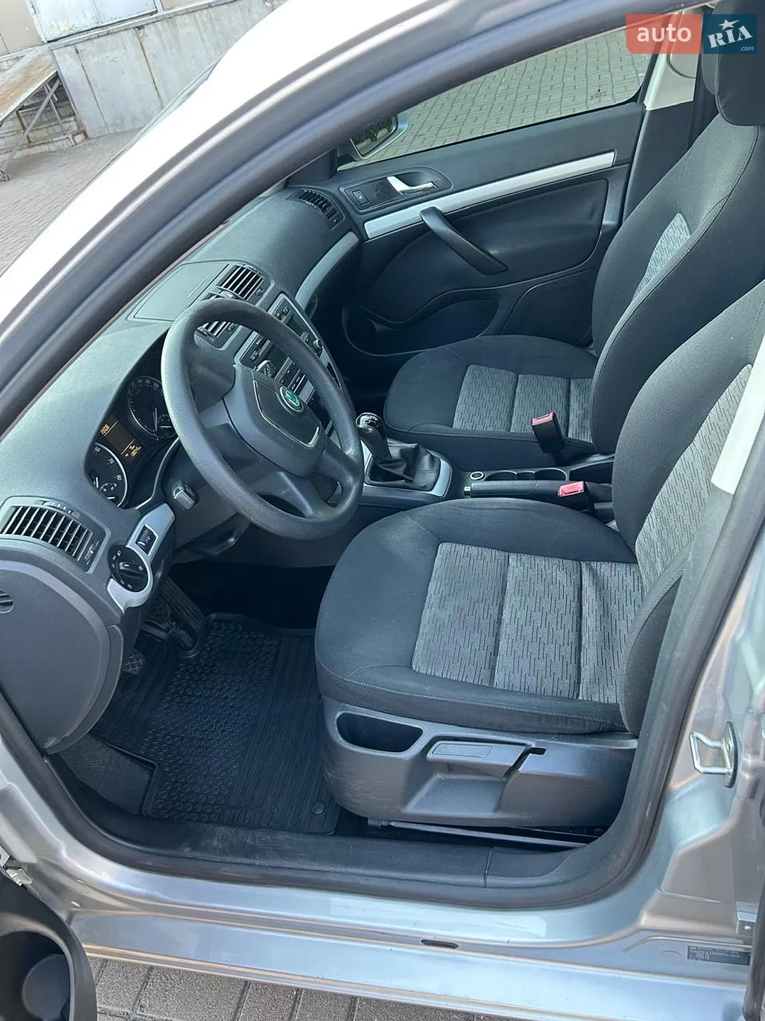 2010 Skoda Octavia - мініатюра 6