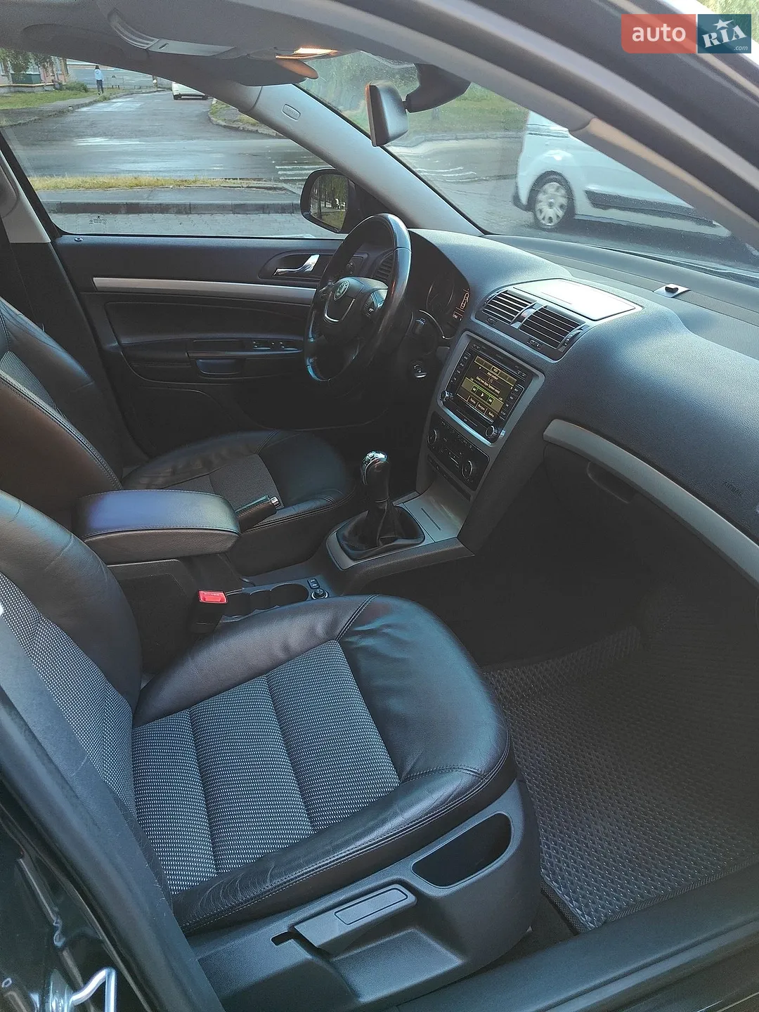 2010 Skoda Octavia - мініатюра 20