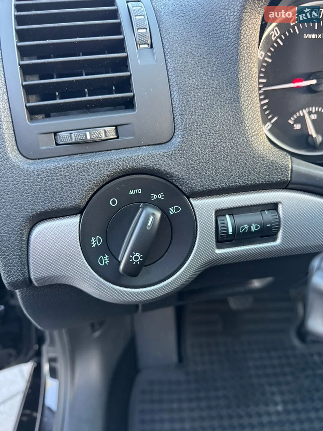 2011 Skoda Octavia - мініатюра 21