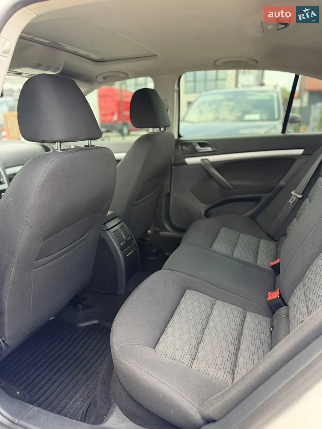 2010 Skoda Octavia - мініатюра 27