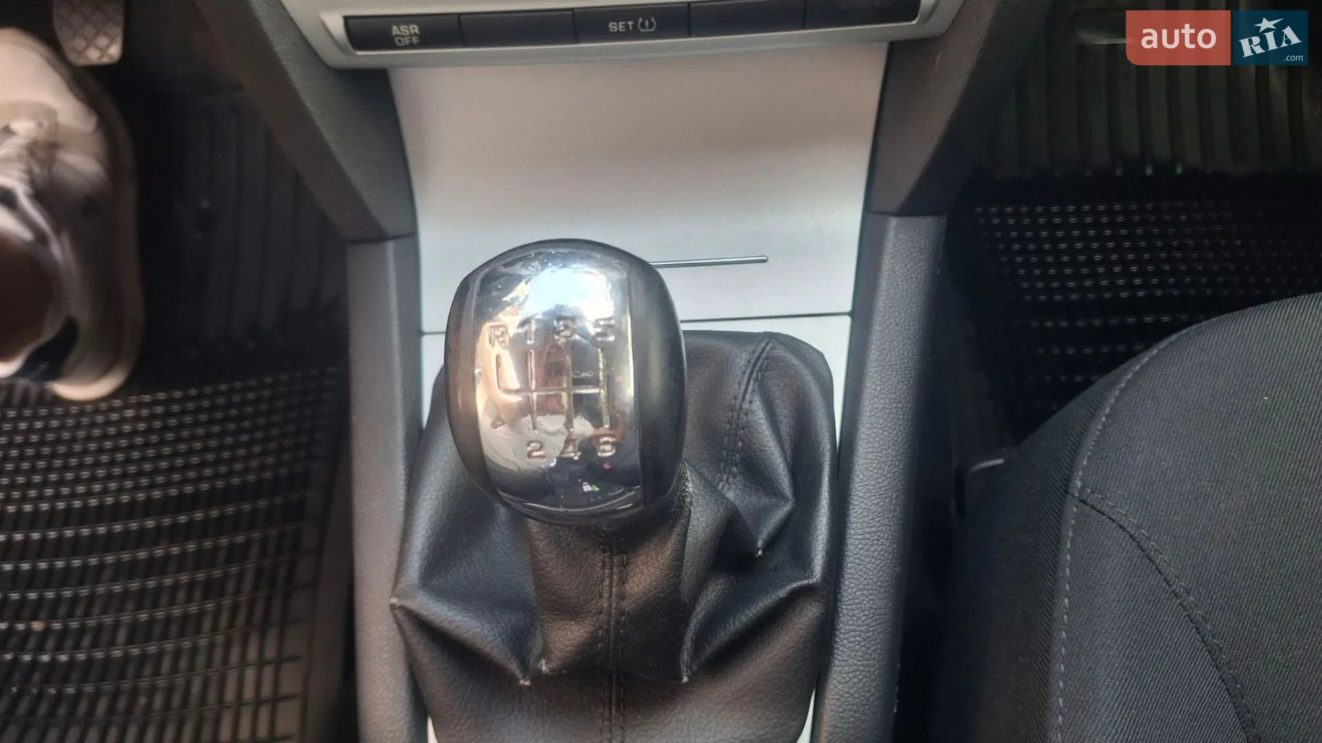 2010 Skoda Octavia - мініатюра 21