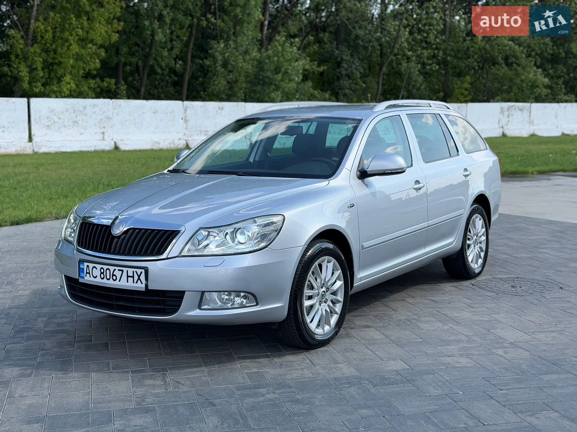 2010 Skoda Octavia - мініатюра 2