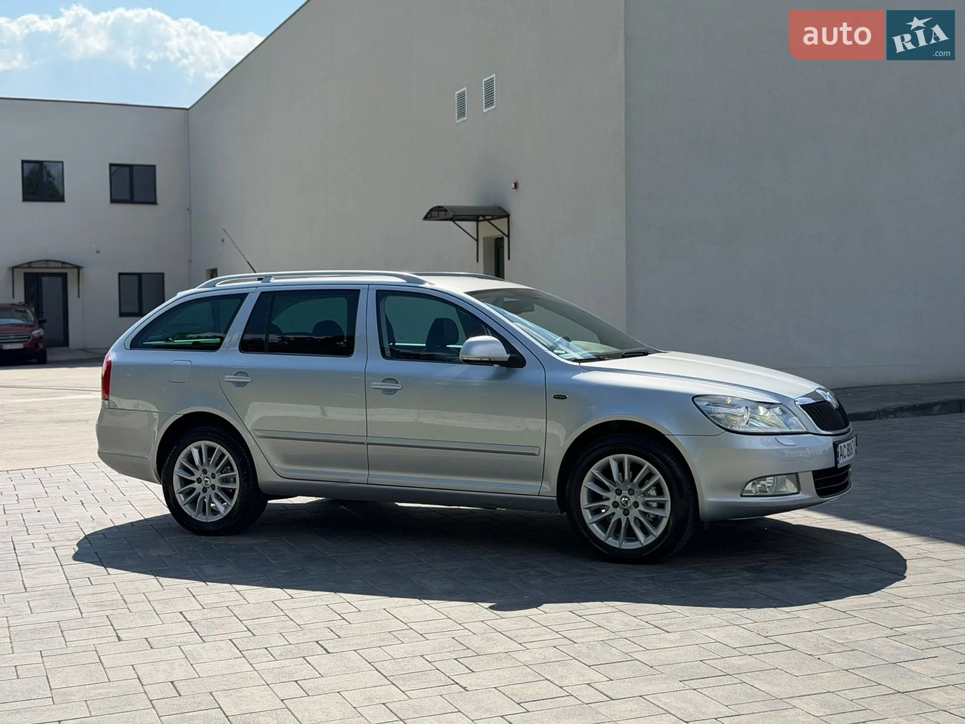 2010 Skoda Octavia - мініатюра 16