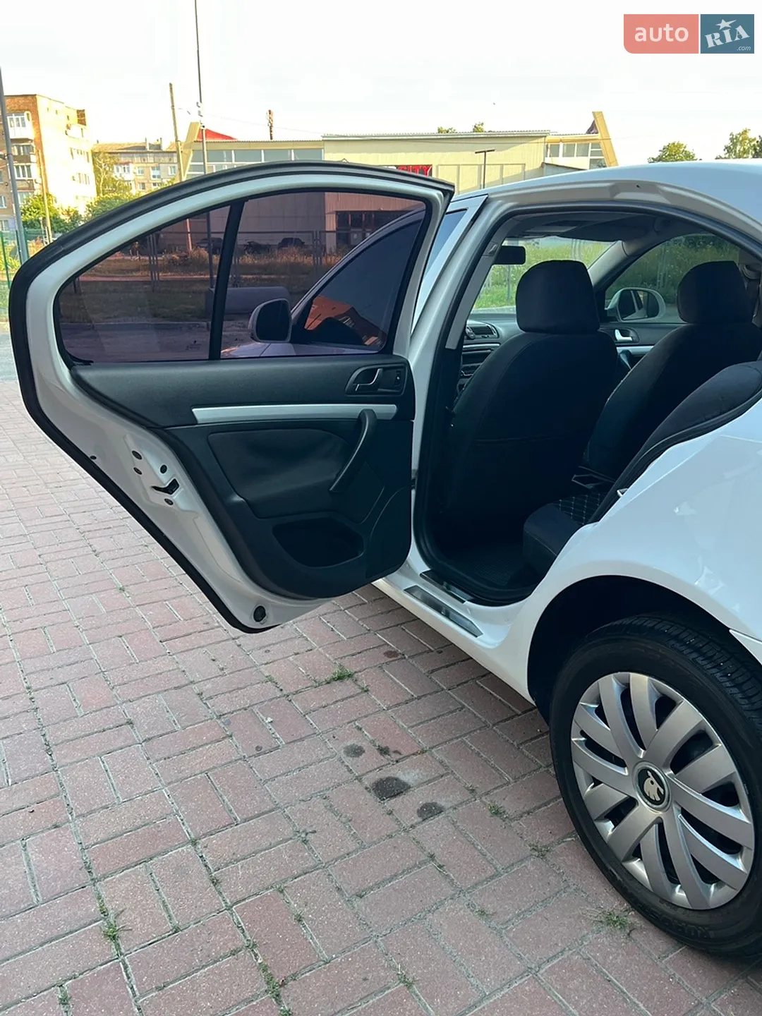 2010 Skoda Octavia - мініатюра 23