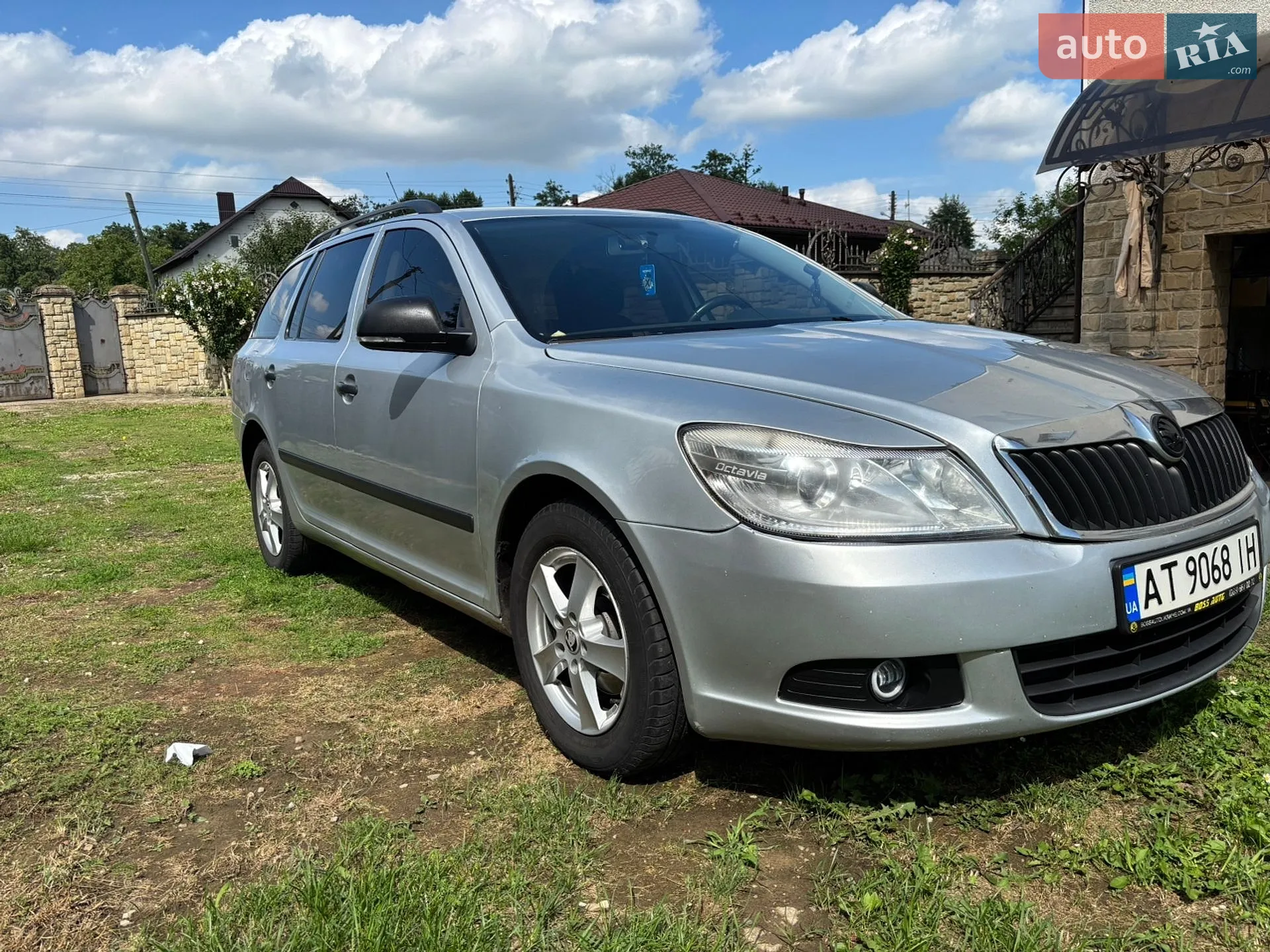 2010 Skoda Octavia - мініатюра 2